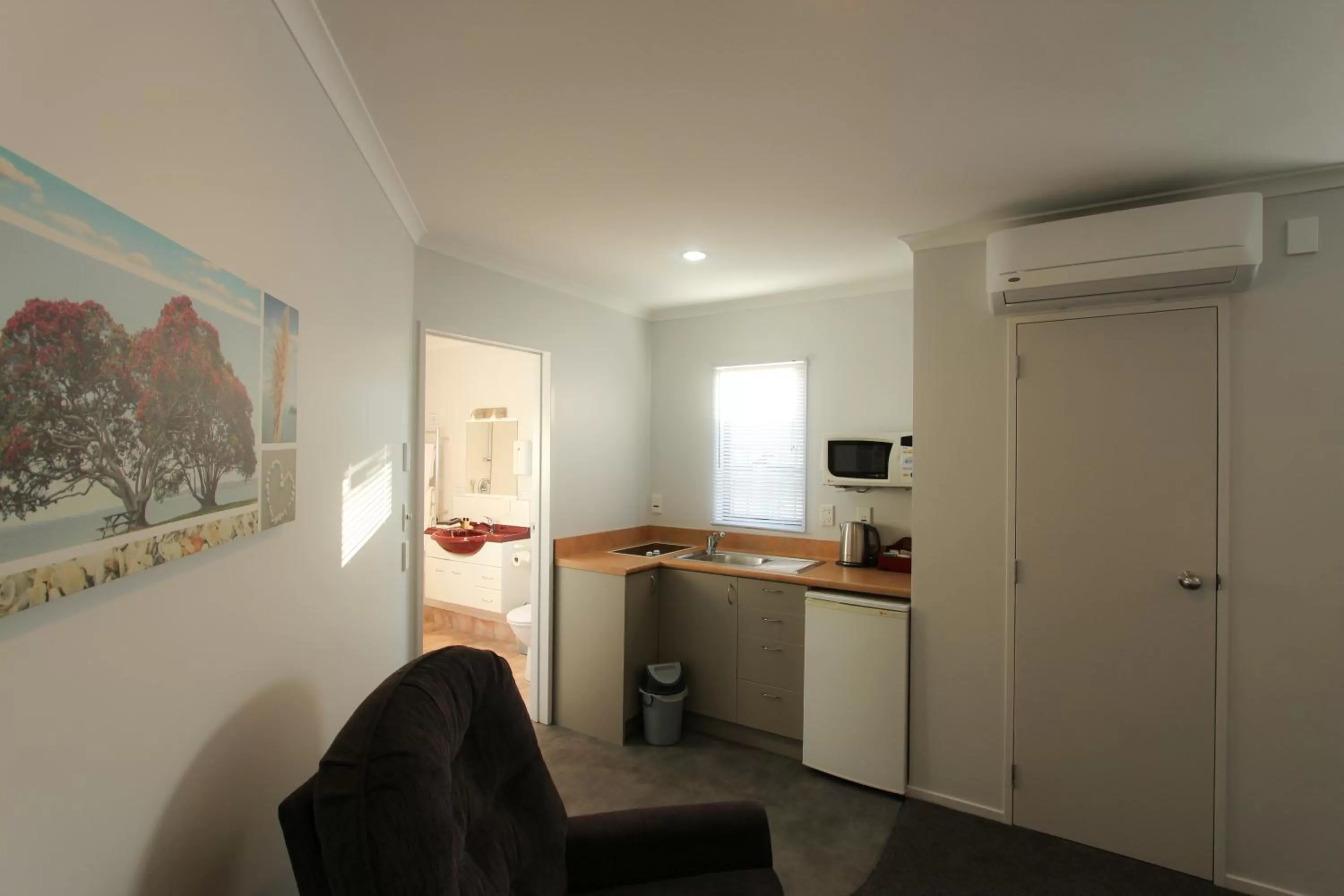 Shower in BK's Magnolia Motor Lodge