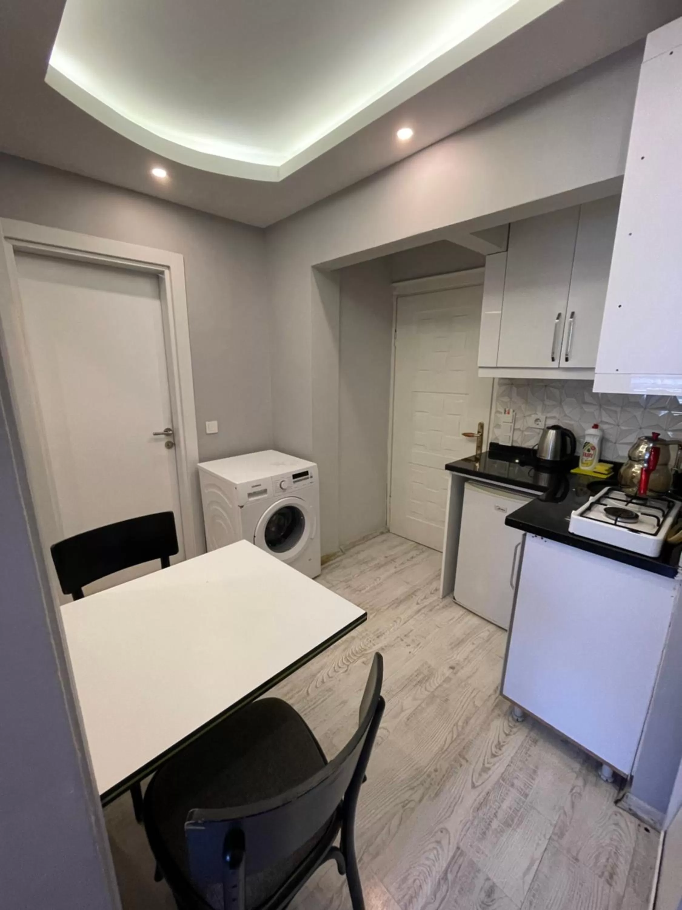 Kitchen/Kitchenette in Arat Apartments