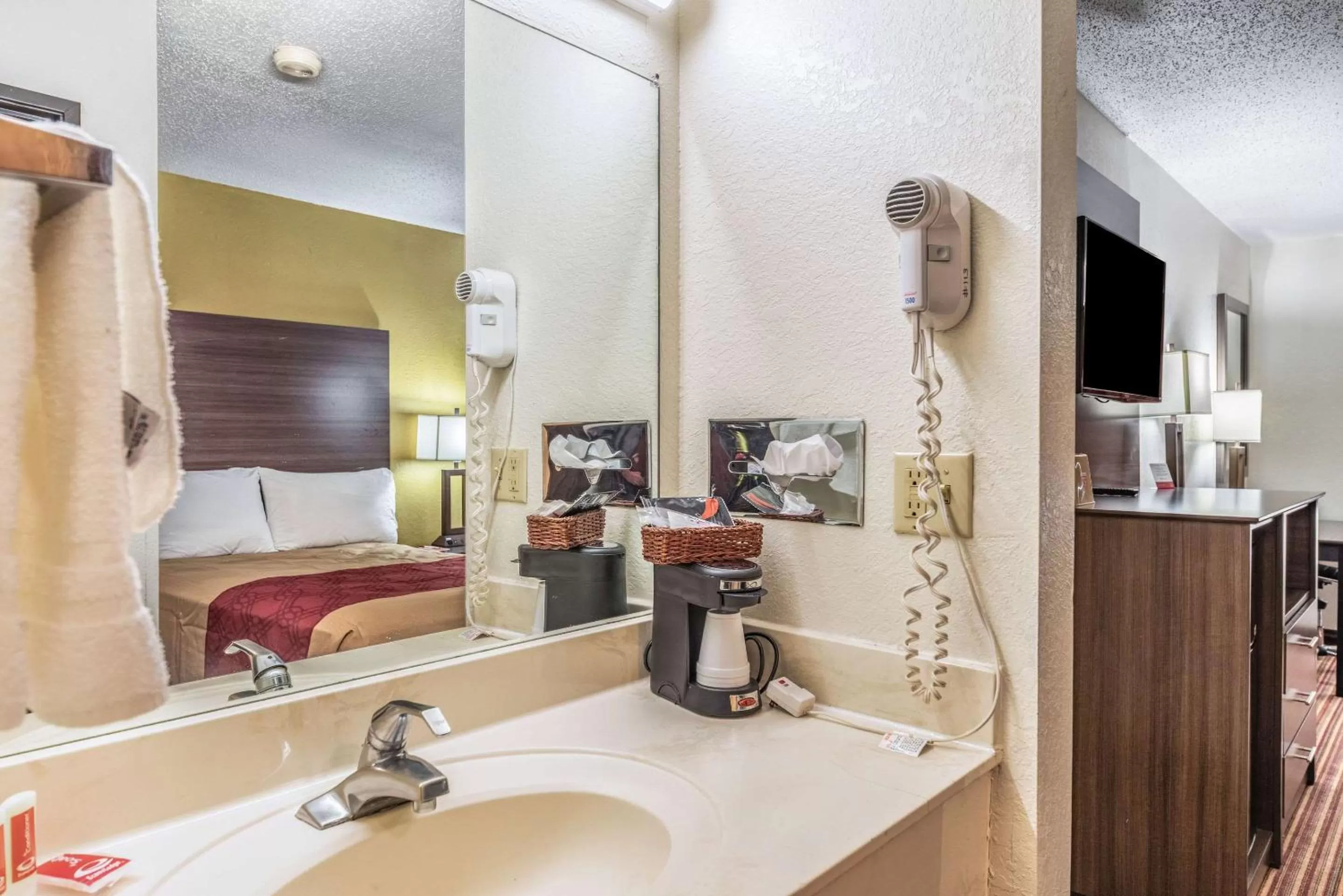 Bathroom in Econo Lodge Inn & Suites Mckinney - Plano North