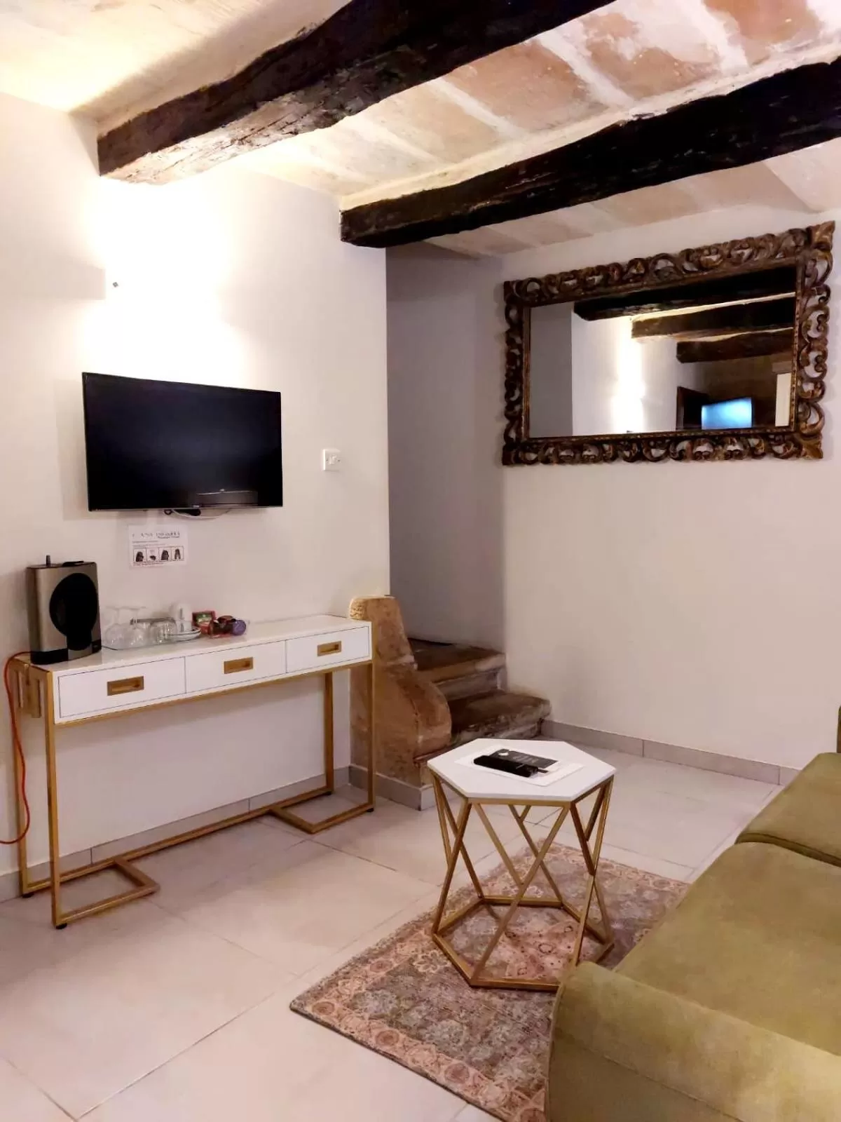 TV and multimedia in Casa Birmula Boutique Hotel