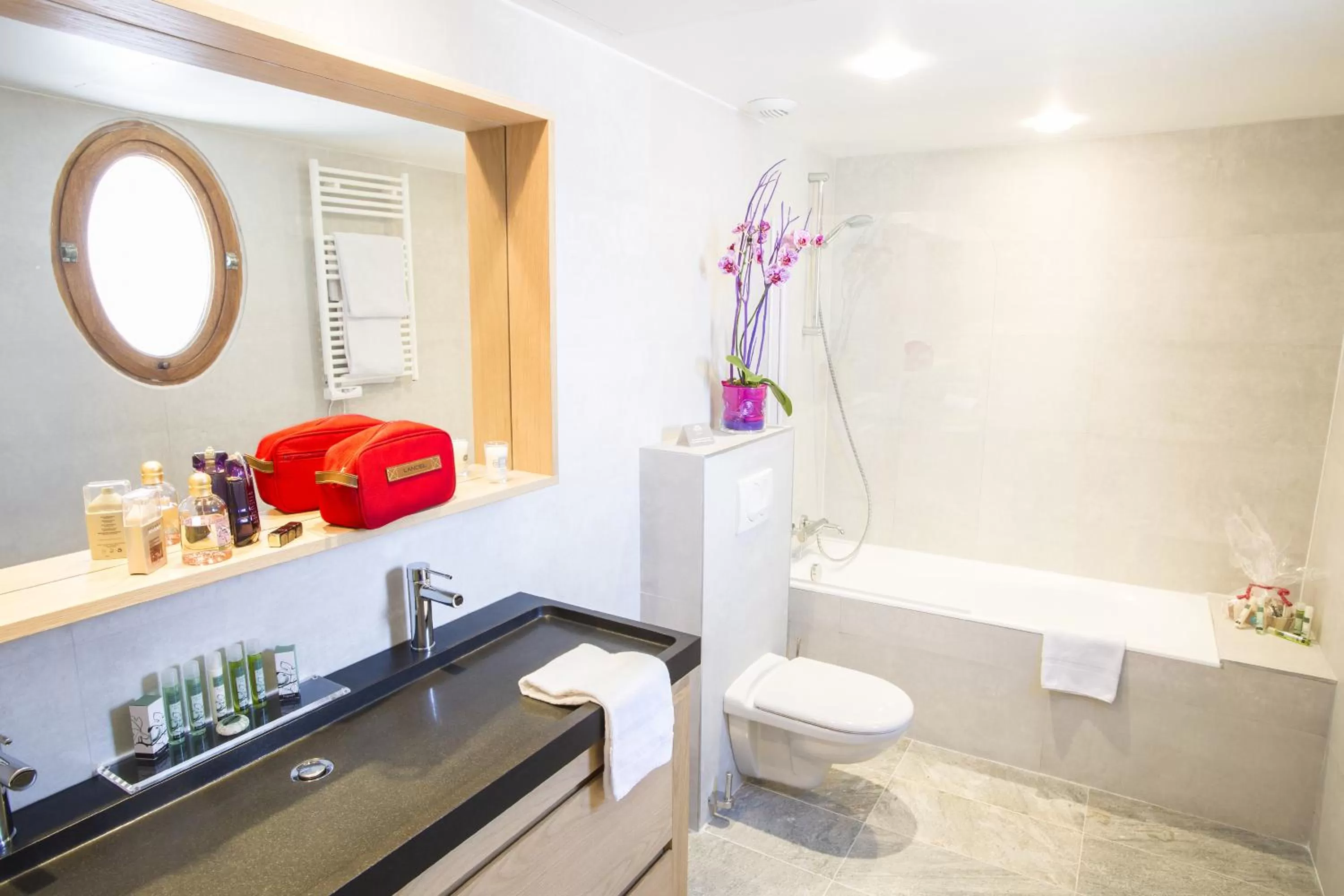 Shower in Cristal Hôtel & Spa