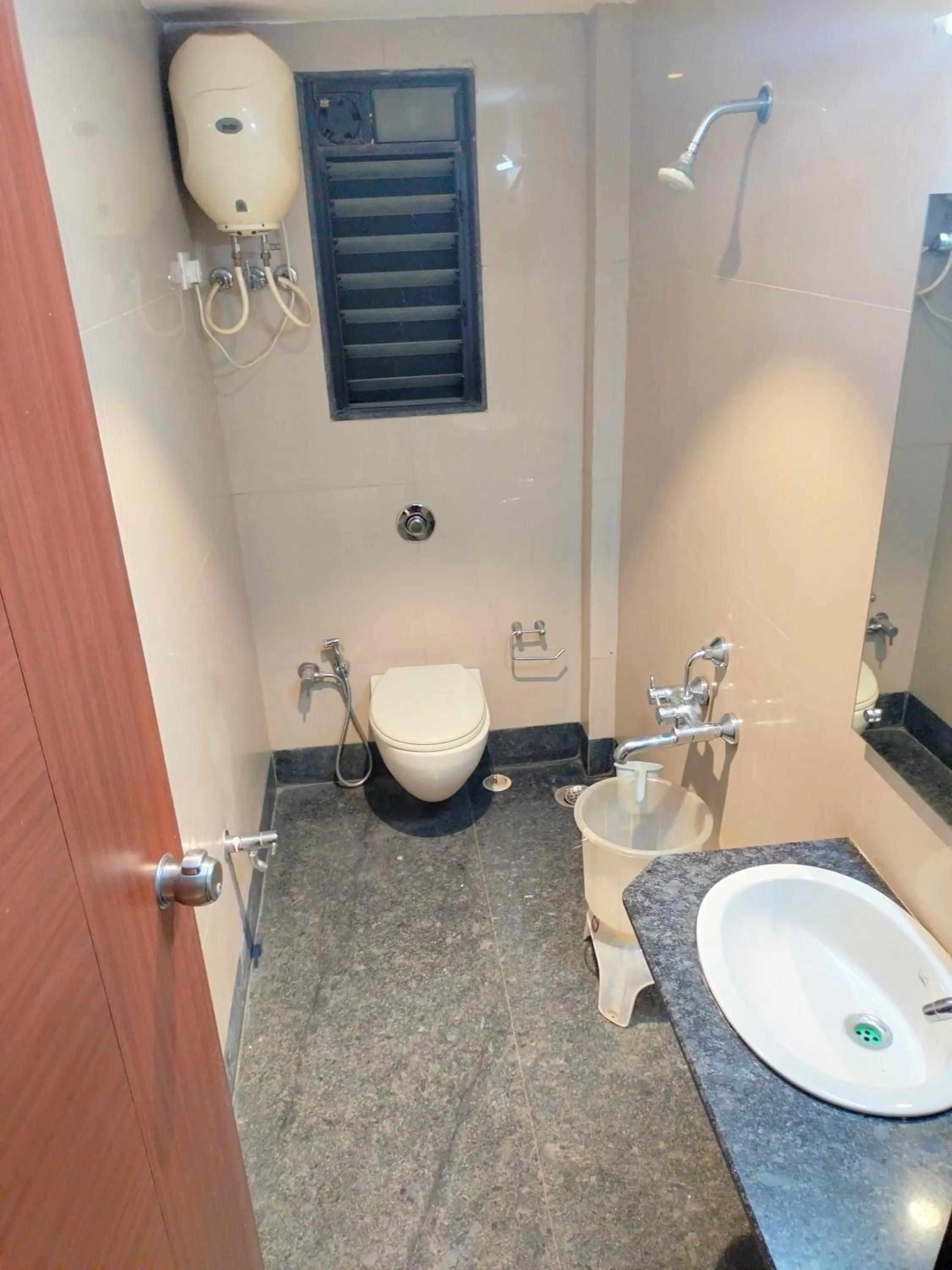 Bathroom in Hotel Sumanchandra Suites