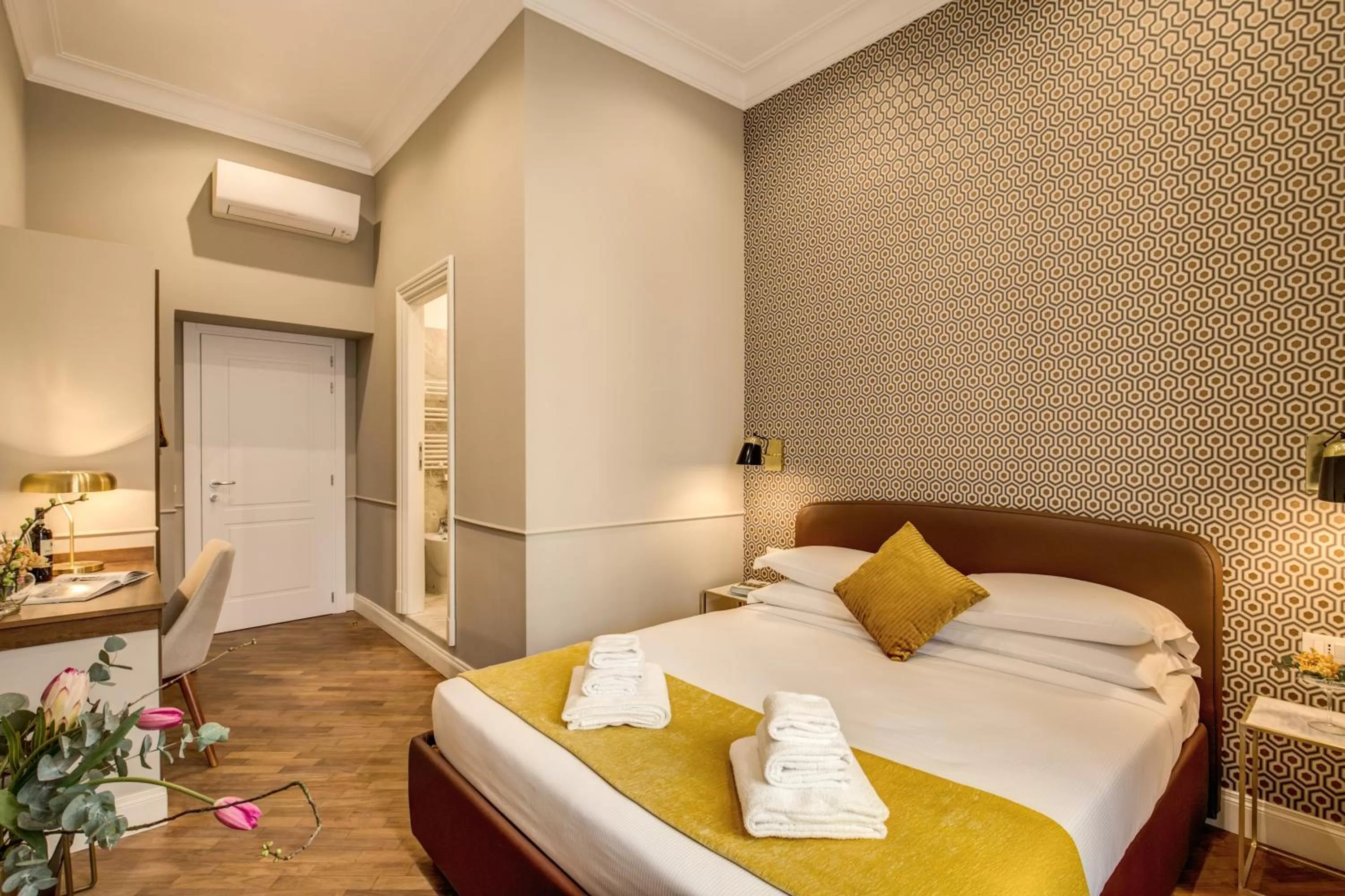 Bed in Charme Spagna Boutique Hotel