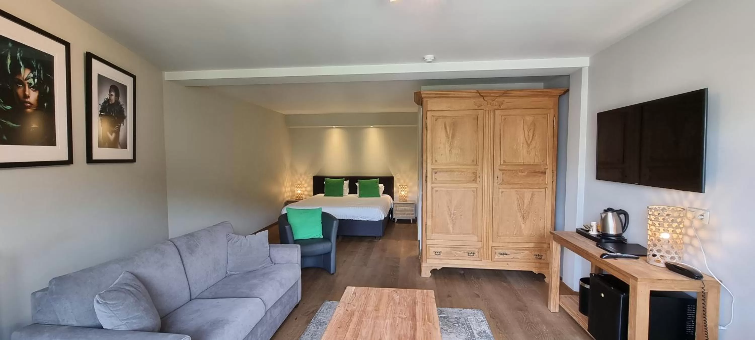 Photo of the whole room, Bed in Hôtel WELLNESS EAU DE ROCHE Durbuy