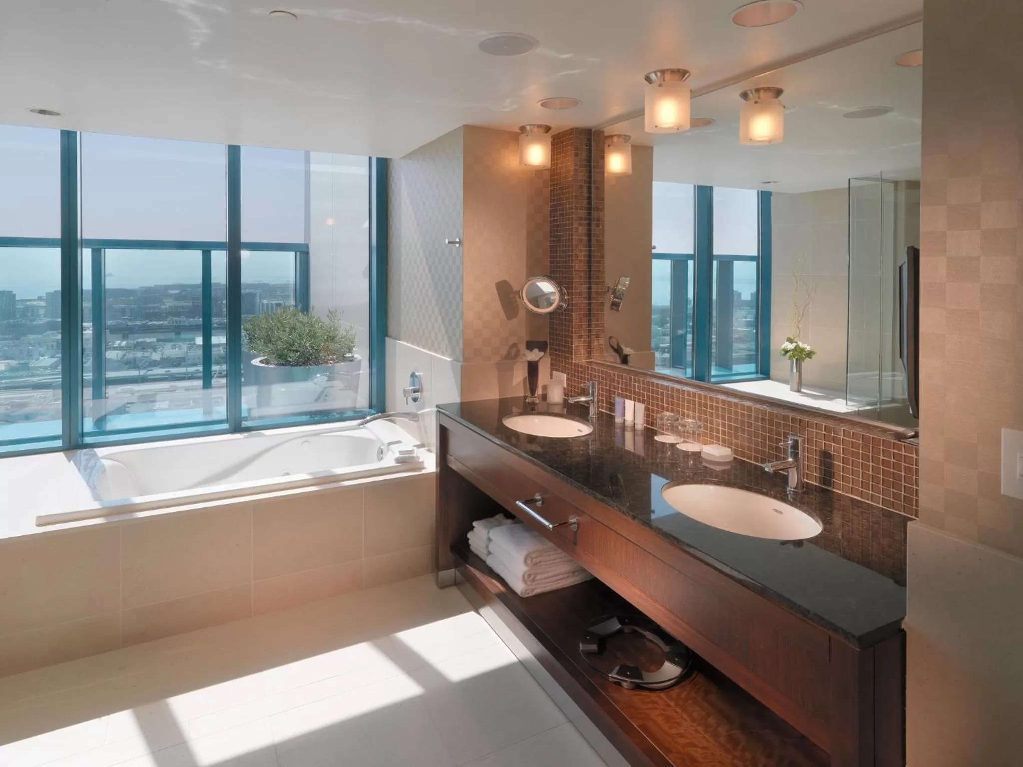 Bathroom, Bed in InterContinental San Francisco by IHG