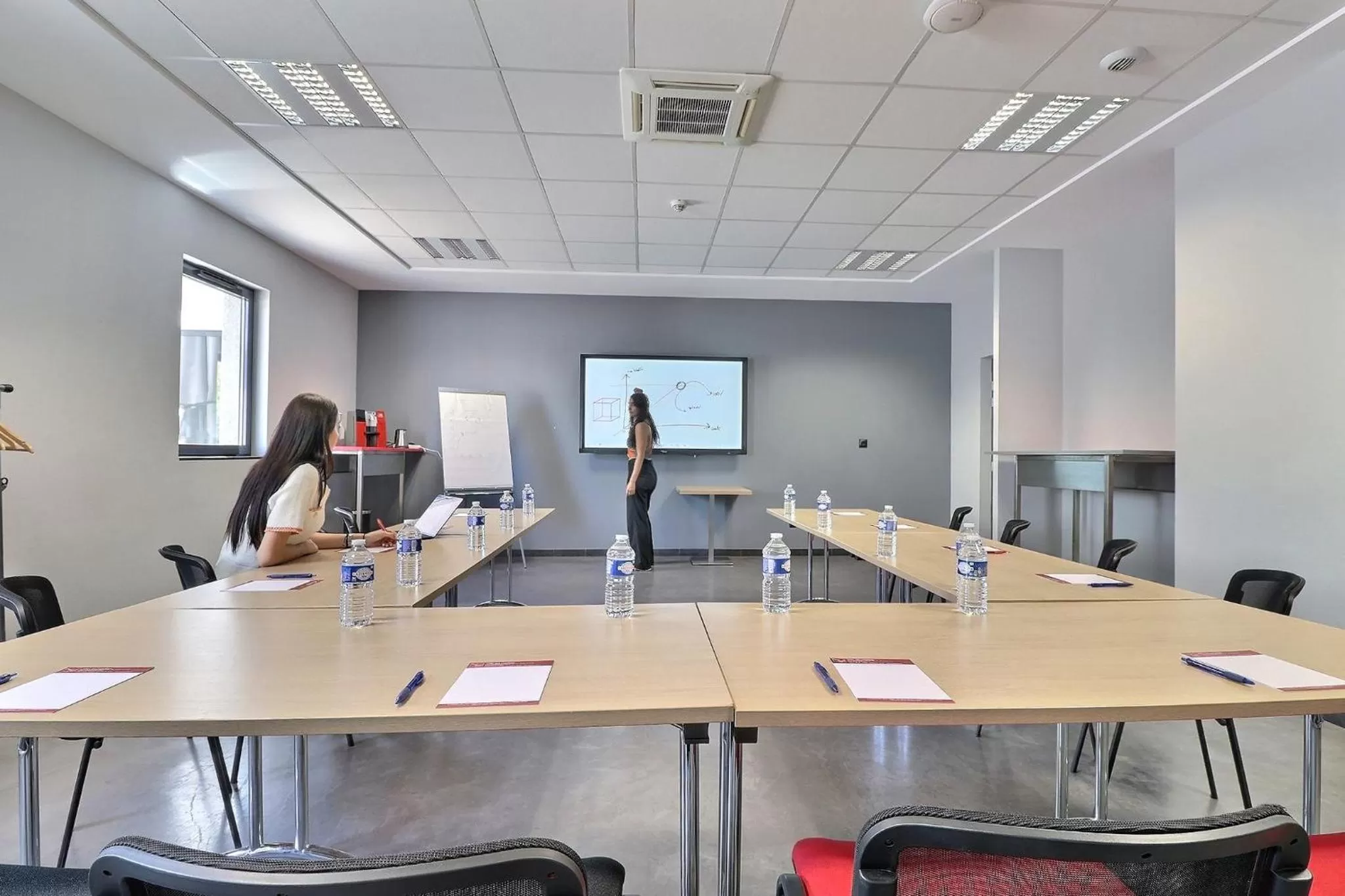 Business facilities in Hôtel des Lumières Lyon Meyzieu Arena Stadium