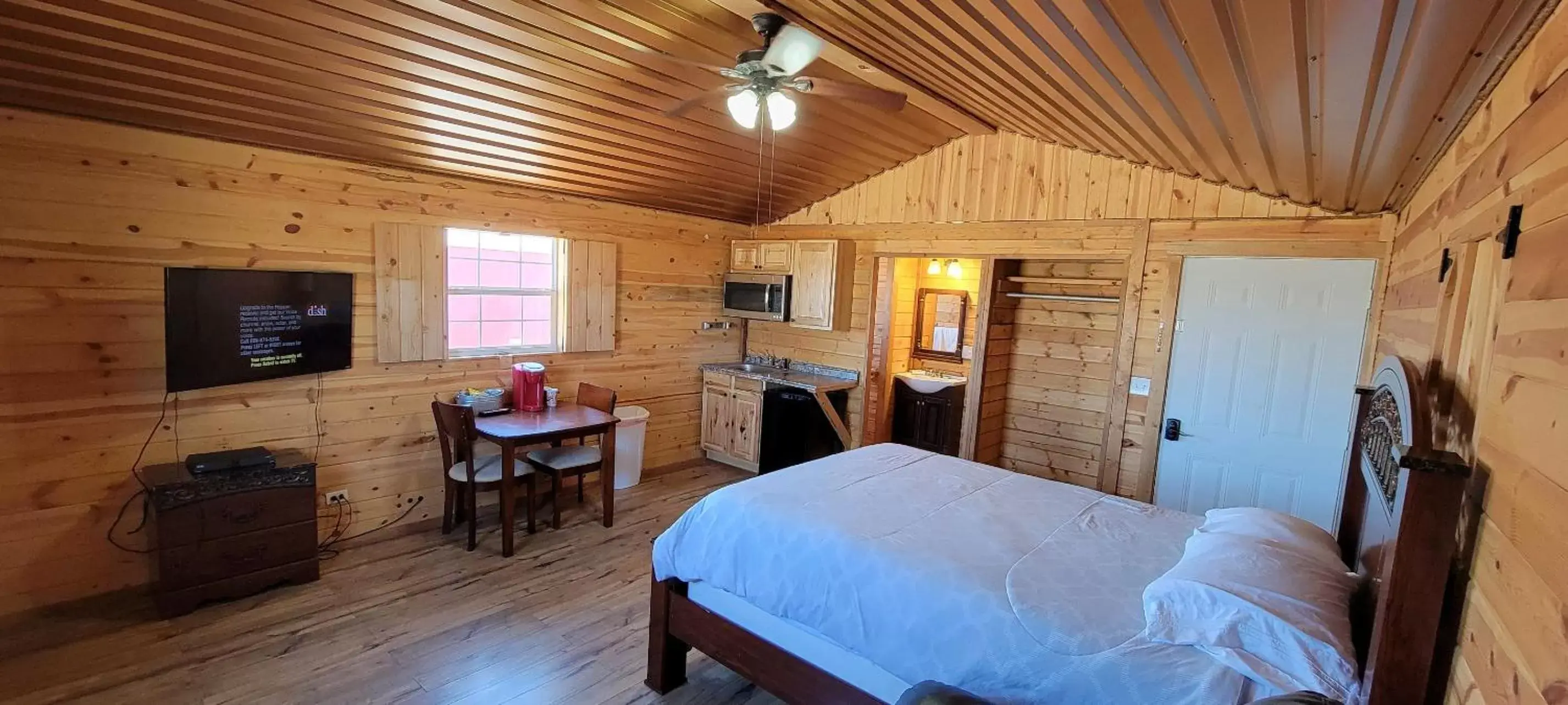 One-Bedroom Suite - single occupancy in Stateline Cabin One-Bedroom Suite - single occupancy in Stateline Cabin