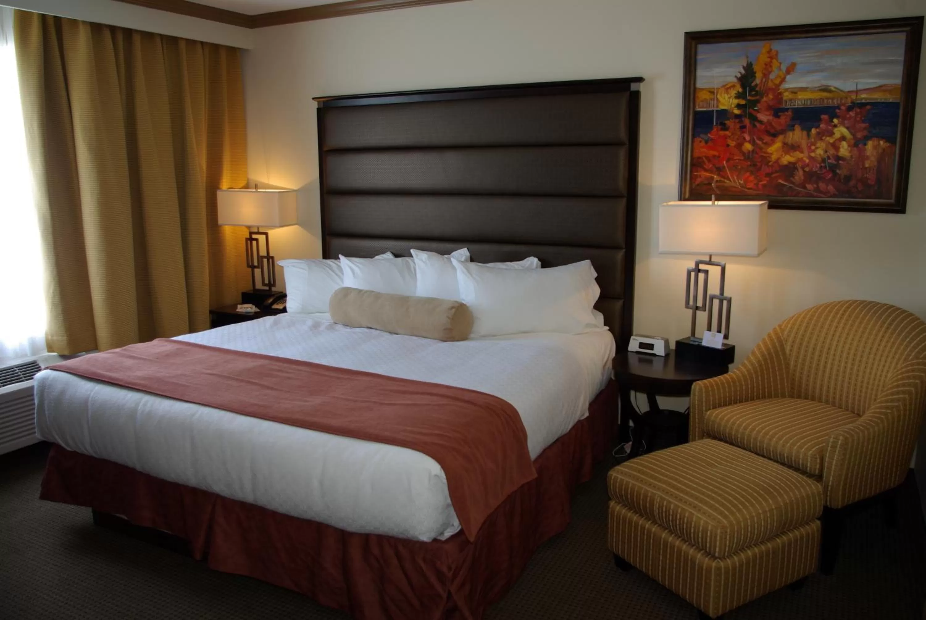 King Suite with Sofa Bed - Non-Smoking in Camrose Resort Hotel