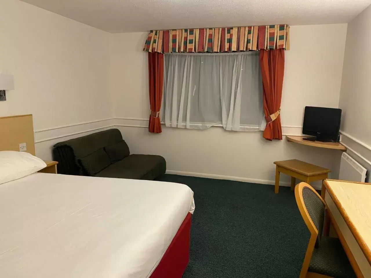 Double Room in Days Inn Michaelwood M5 Double Room in Days Inn Michaelwood M5