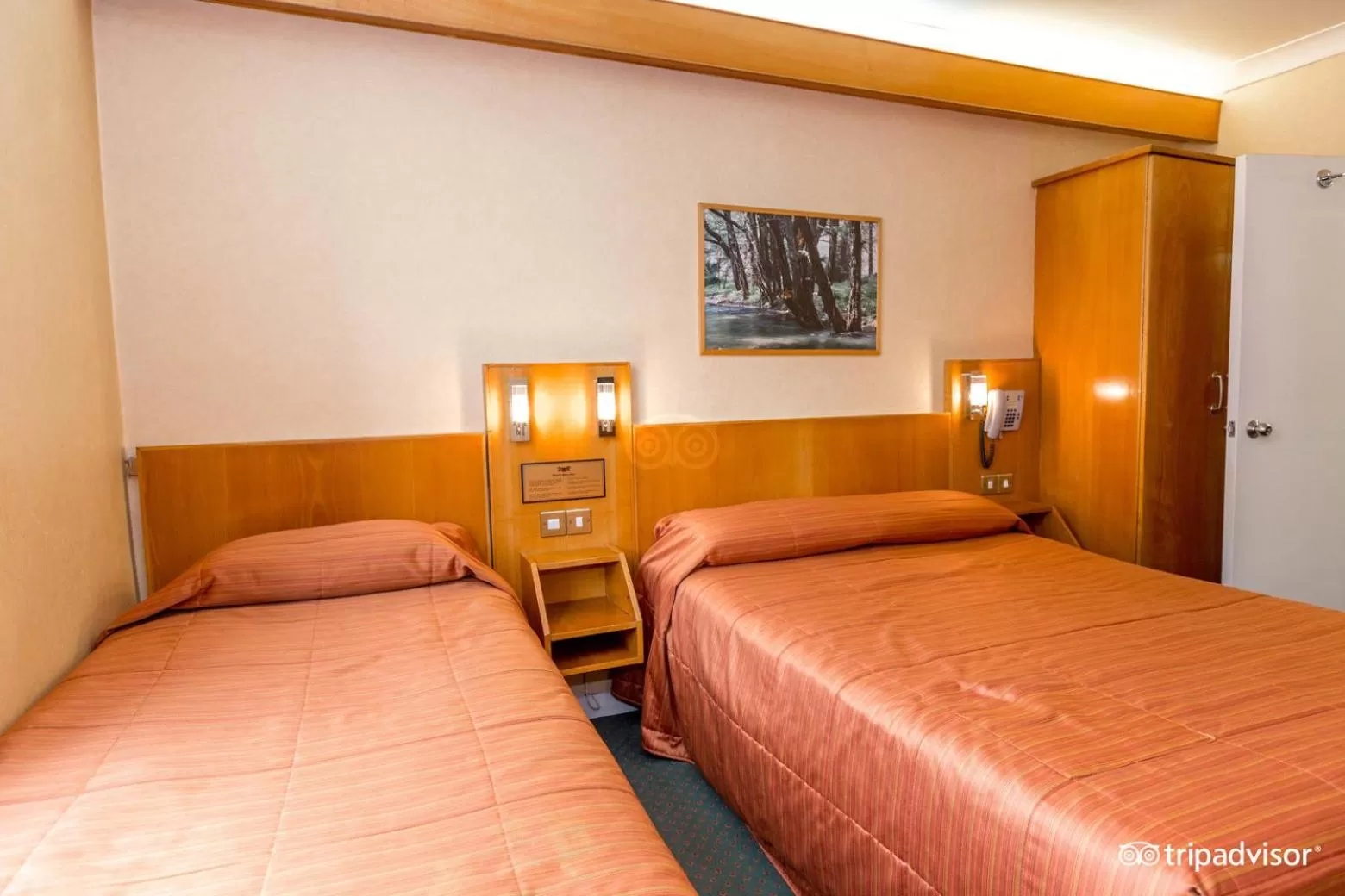 Bed in The Beverley House Hotel