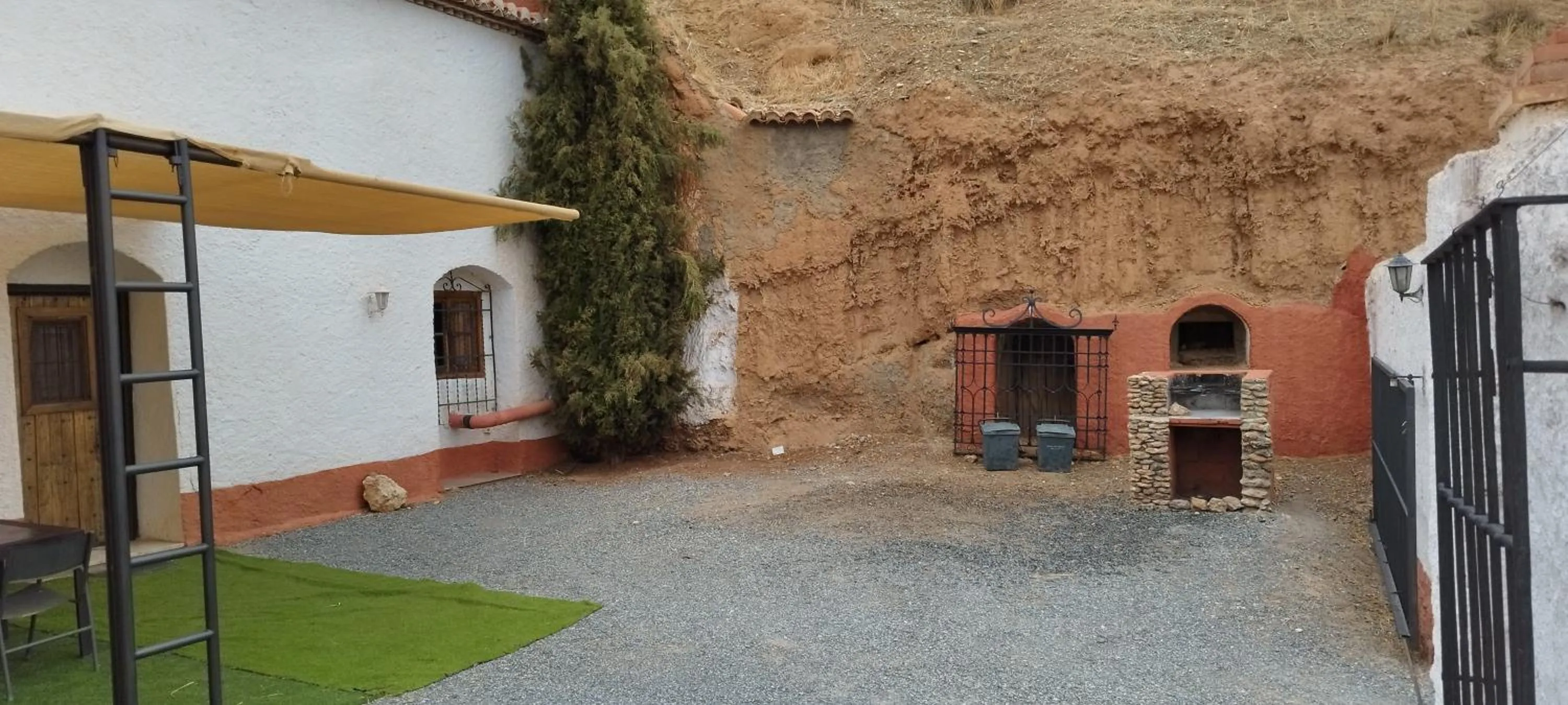 BBQ facilities in Casas Cueva y Cortijo La Tala en Guadix