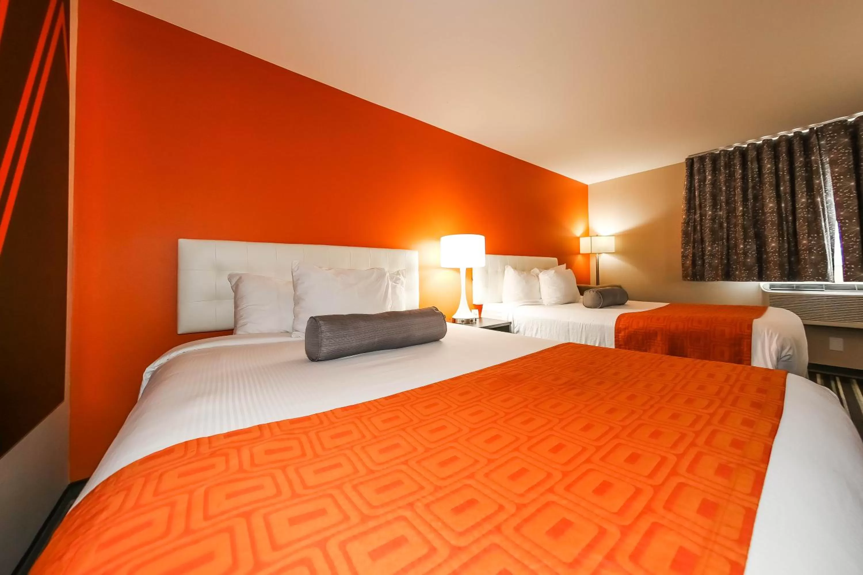 Bed in Howard Johnson by Wyndham Winnipeg West