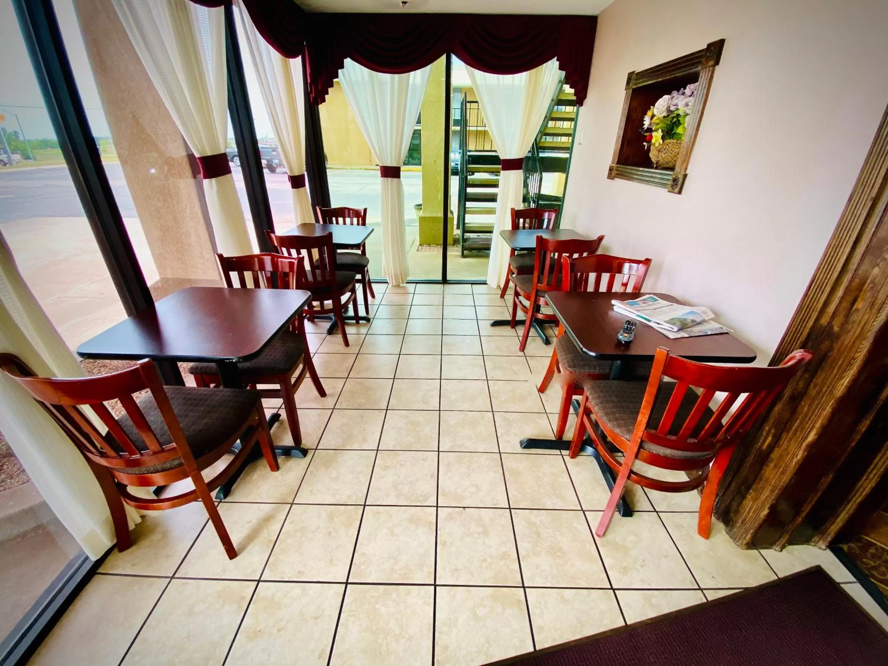 Breakfast in Super 8 by Wyndham Shawnee