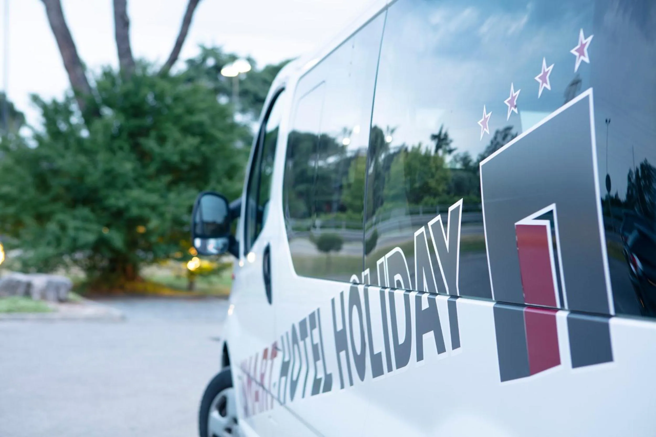 Area and facilities in Smart Hotel Holiday