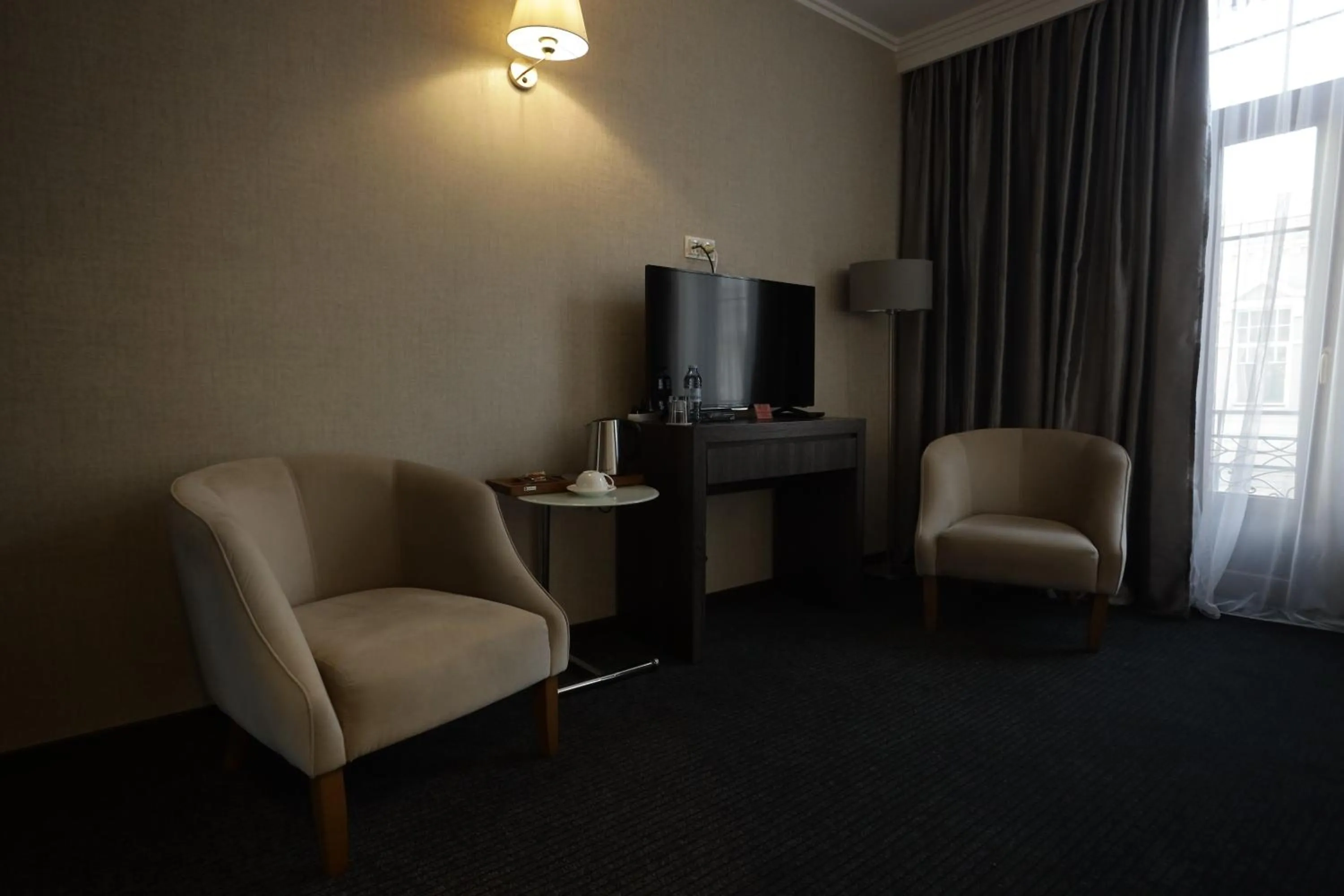 Seating area in Redline Hotel