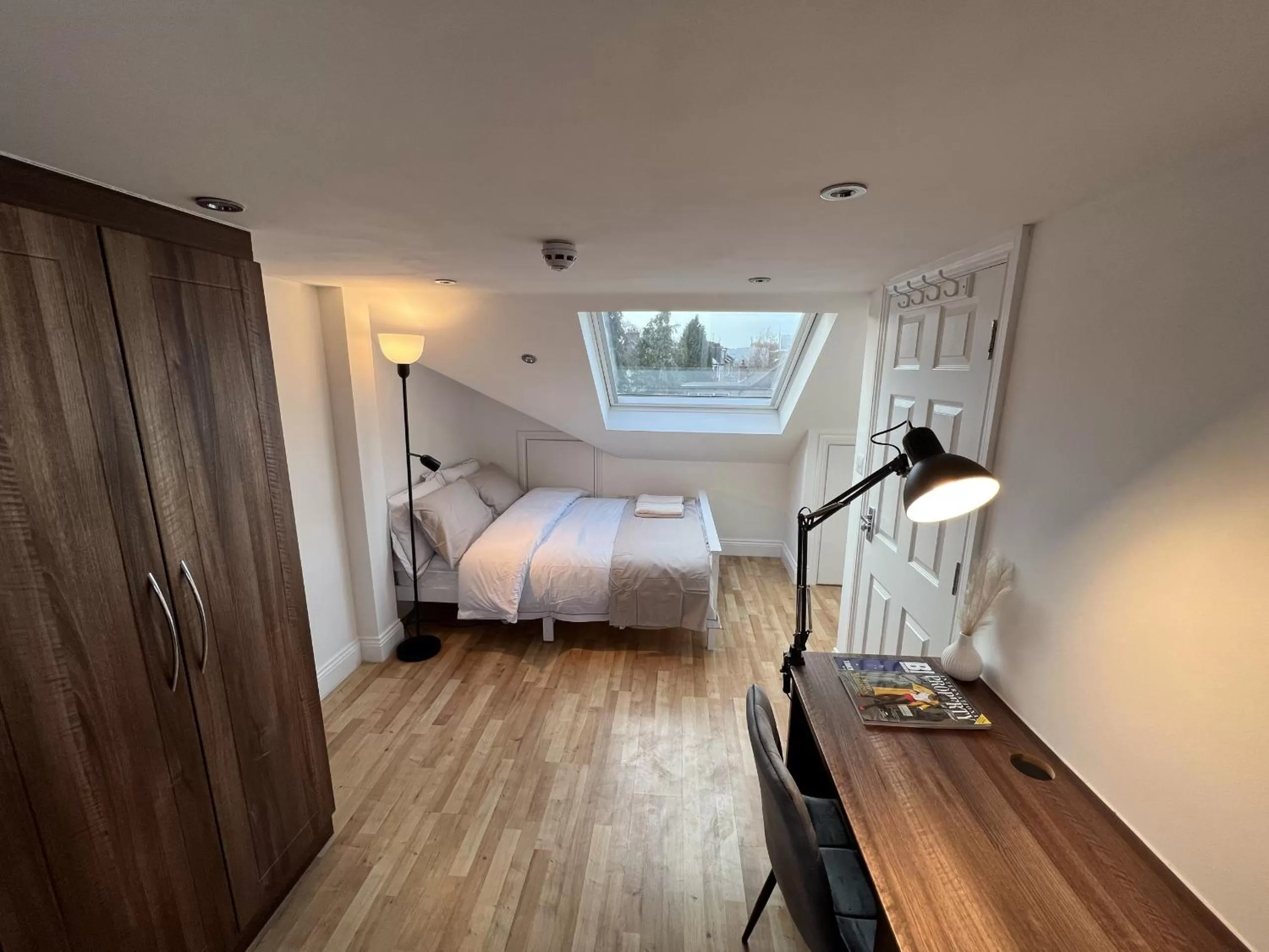 Bedroom, Bed in 4 Wharncliffe Drive