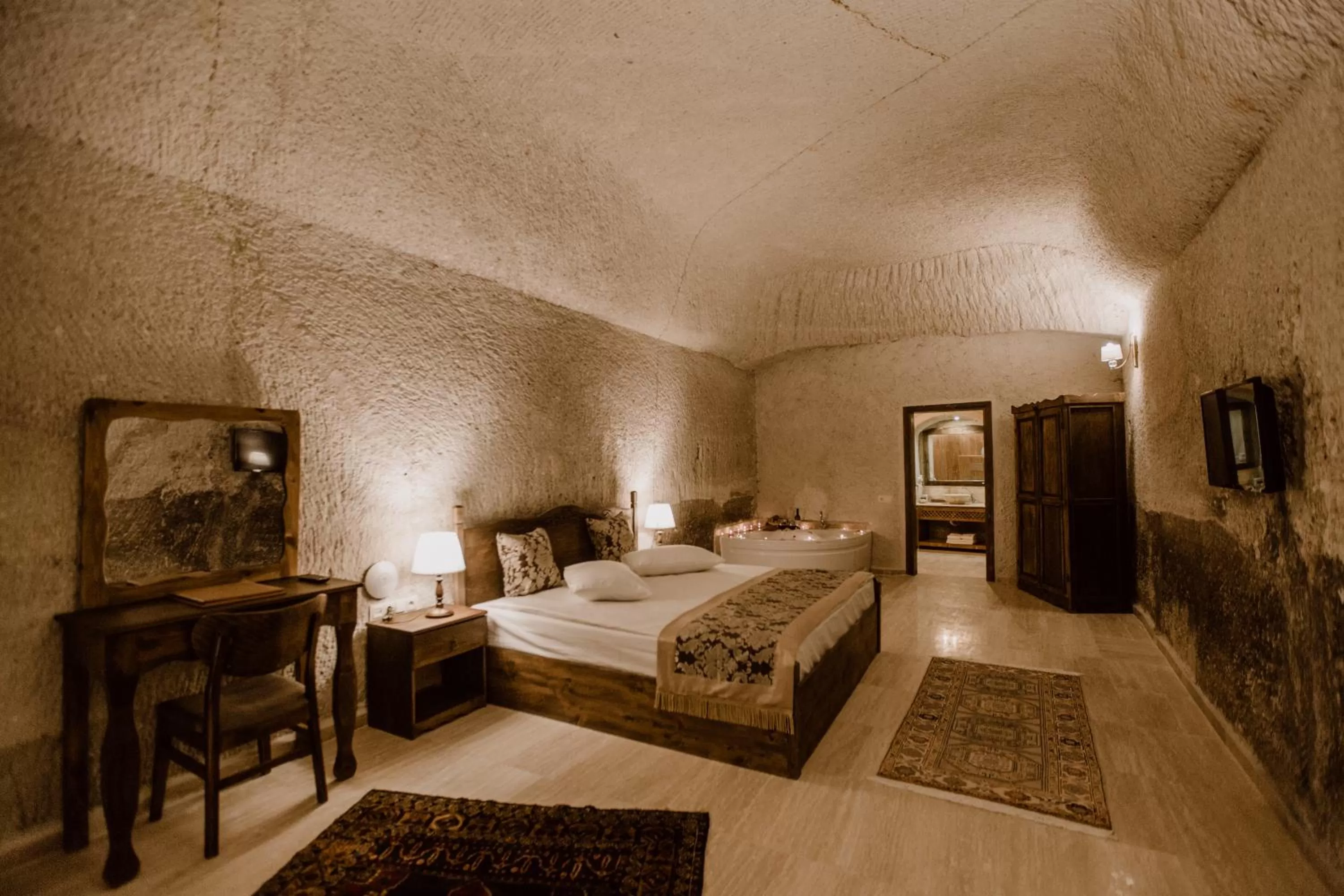 Bed in Kismet Cave Mansion