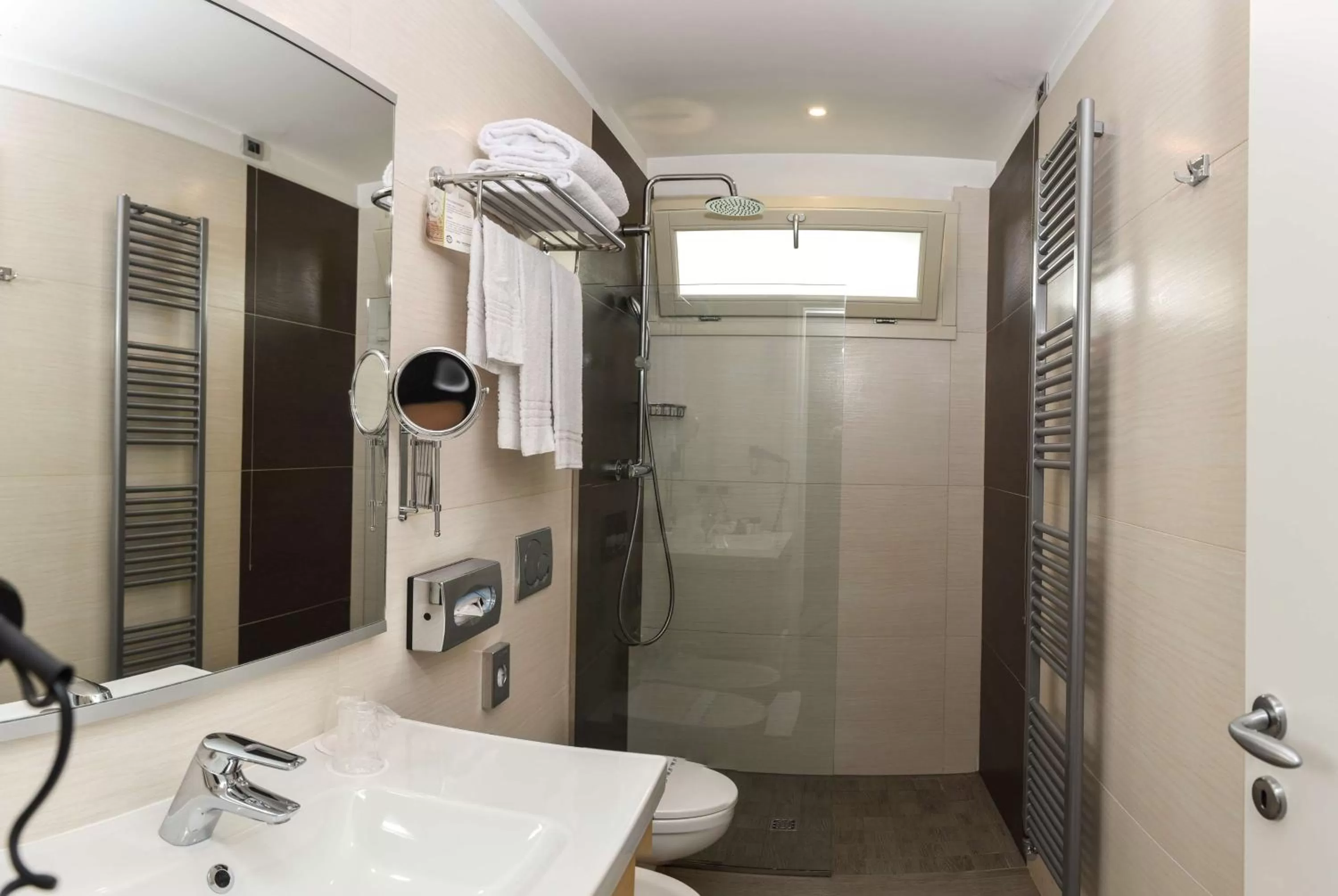 Photo of the whole room in Best Western Plus Hotel Modena Resort