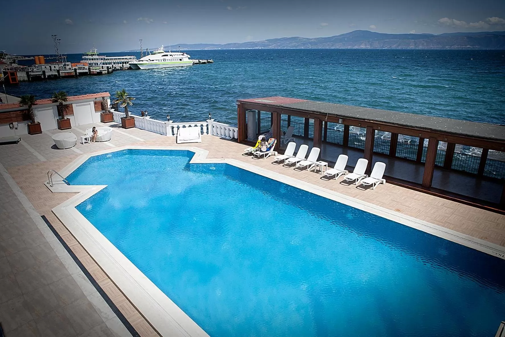 Swimming pool in Montania Special Class Hotel