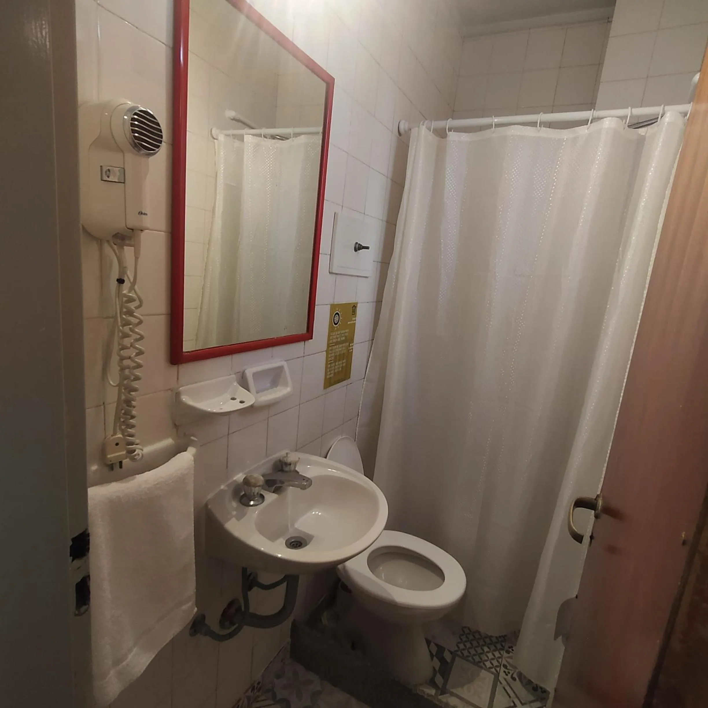 Bathroom in Play Hostel Arcos