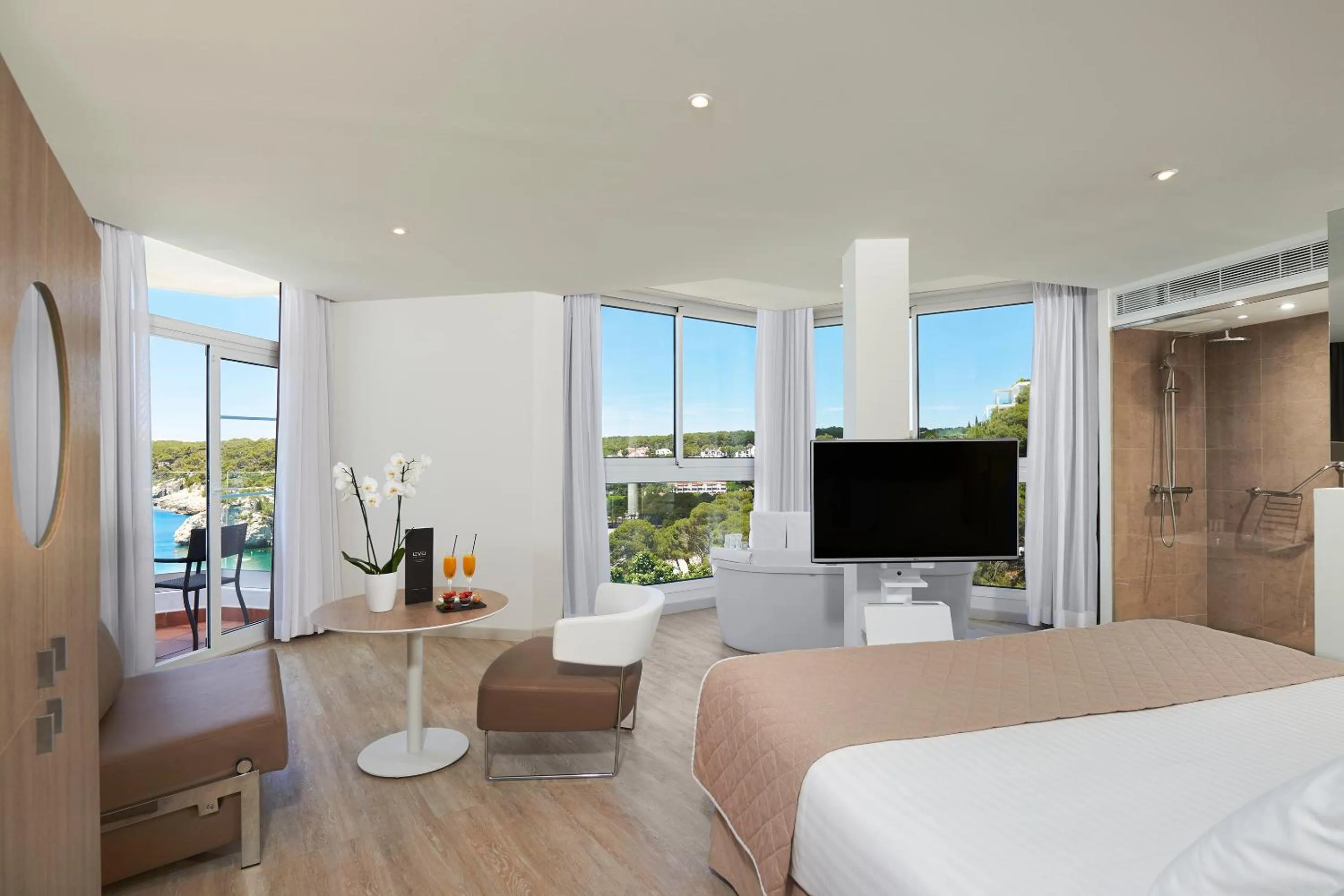 View (from property/room), Bed in Meliá Cala Galdana