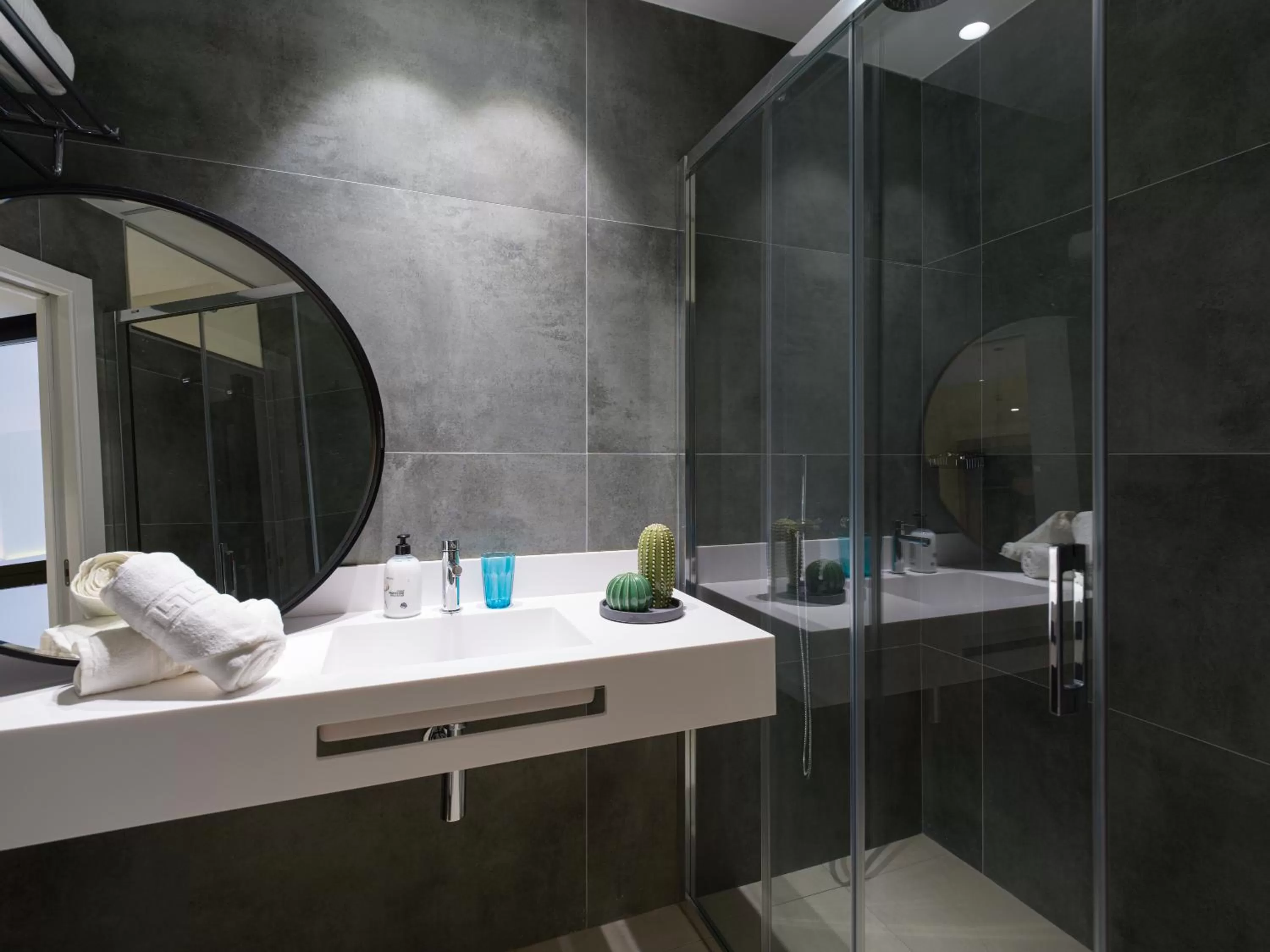 Bathroom in Hotel MG Poniente