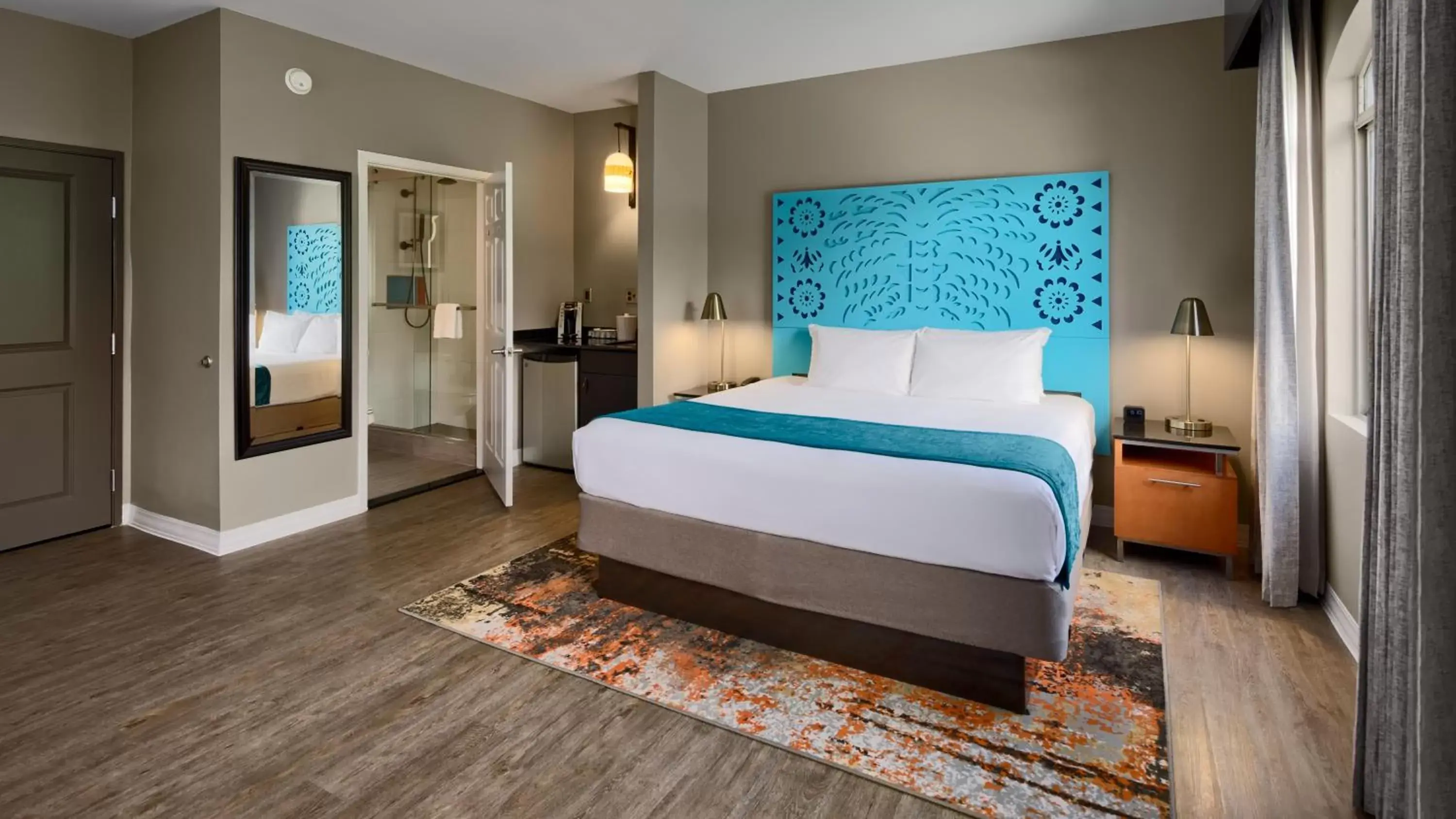 Double Room - Disability Access/Roll-In Shower in Hotel Indigo San Antonio Riverwalk by IHG Double Room - Disability Access/Roll-In Shower in Hotel Indigo San Antonio Riverwalk by IHG