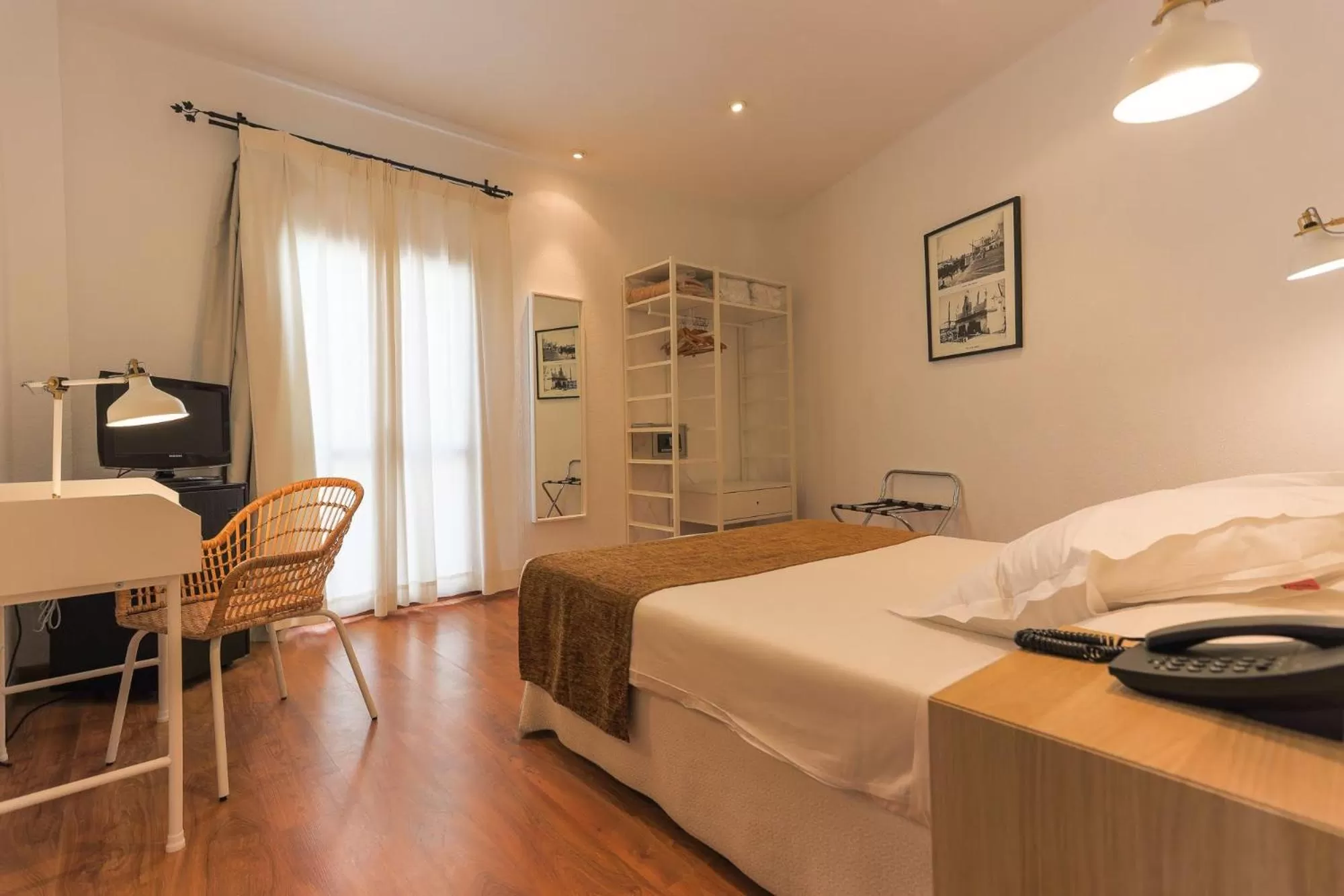 Photo of the whole room, Bed in Los Cantaros