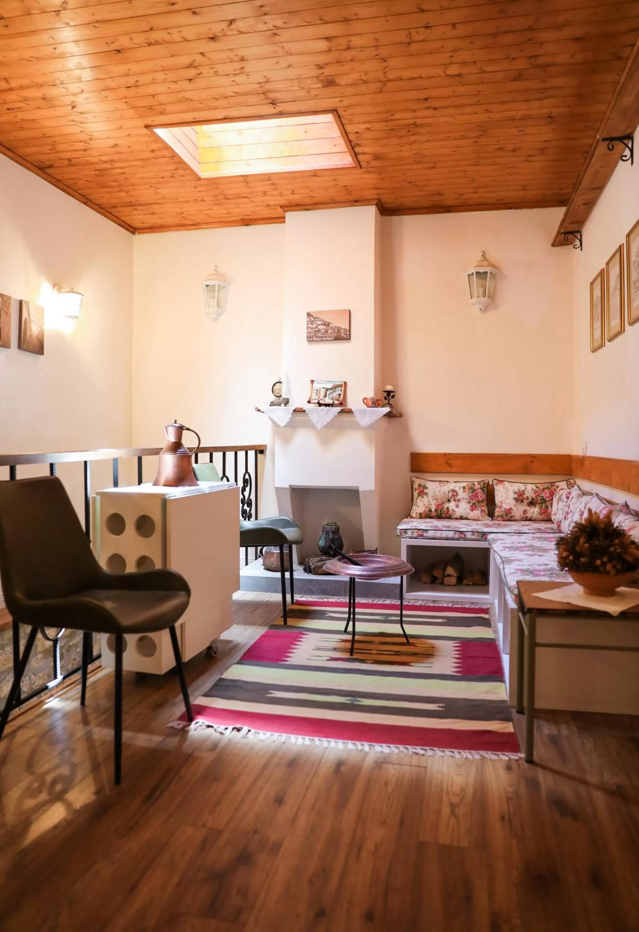 Living room, Restaurant/Places to Eat in Vila 4 Bed&Breakfast