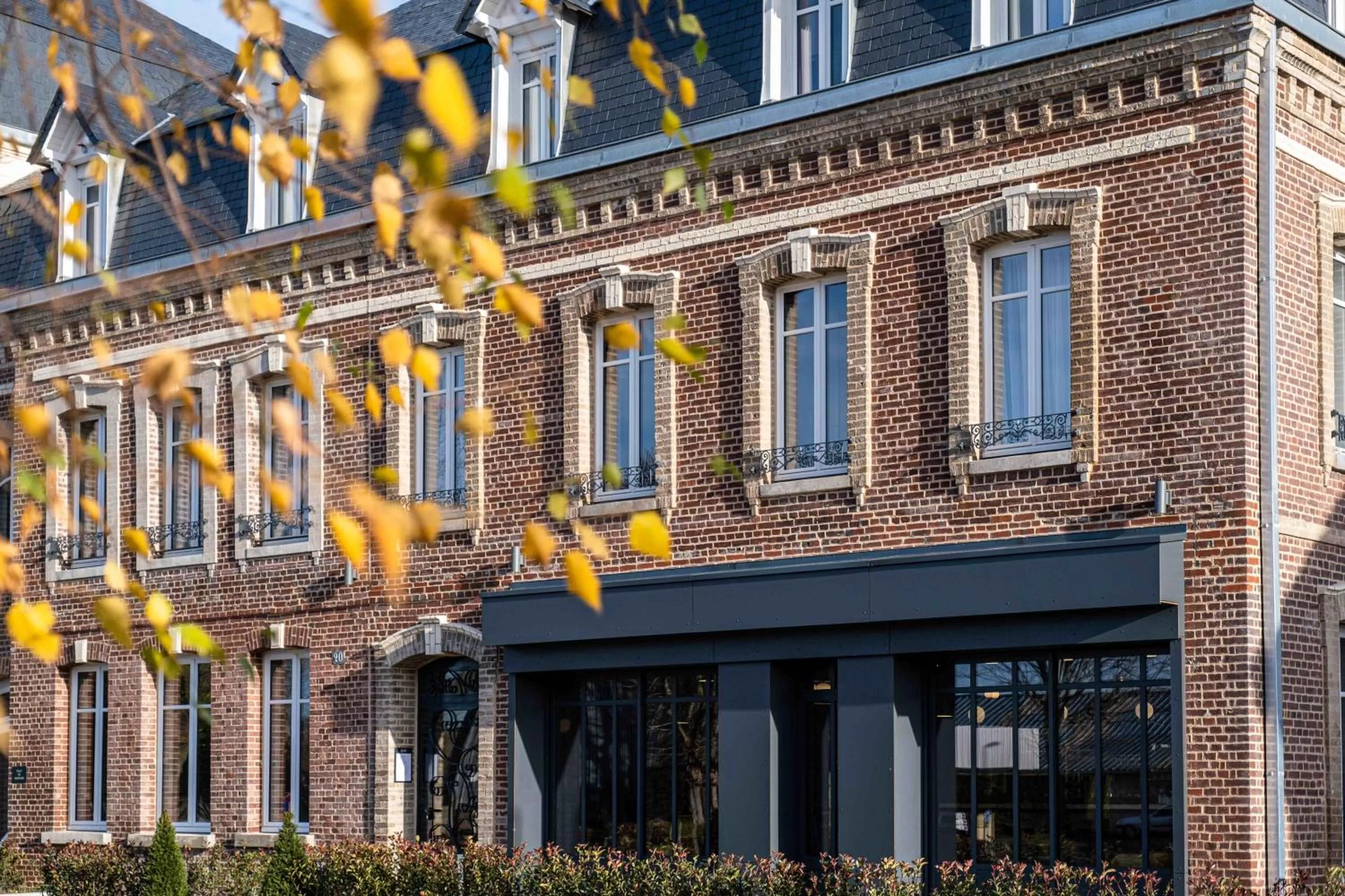 Property building in Mayrena Hotel Restaurant