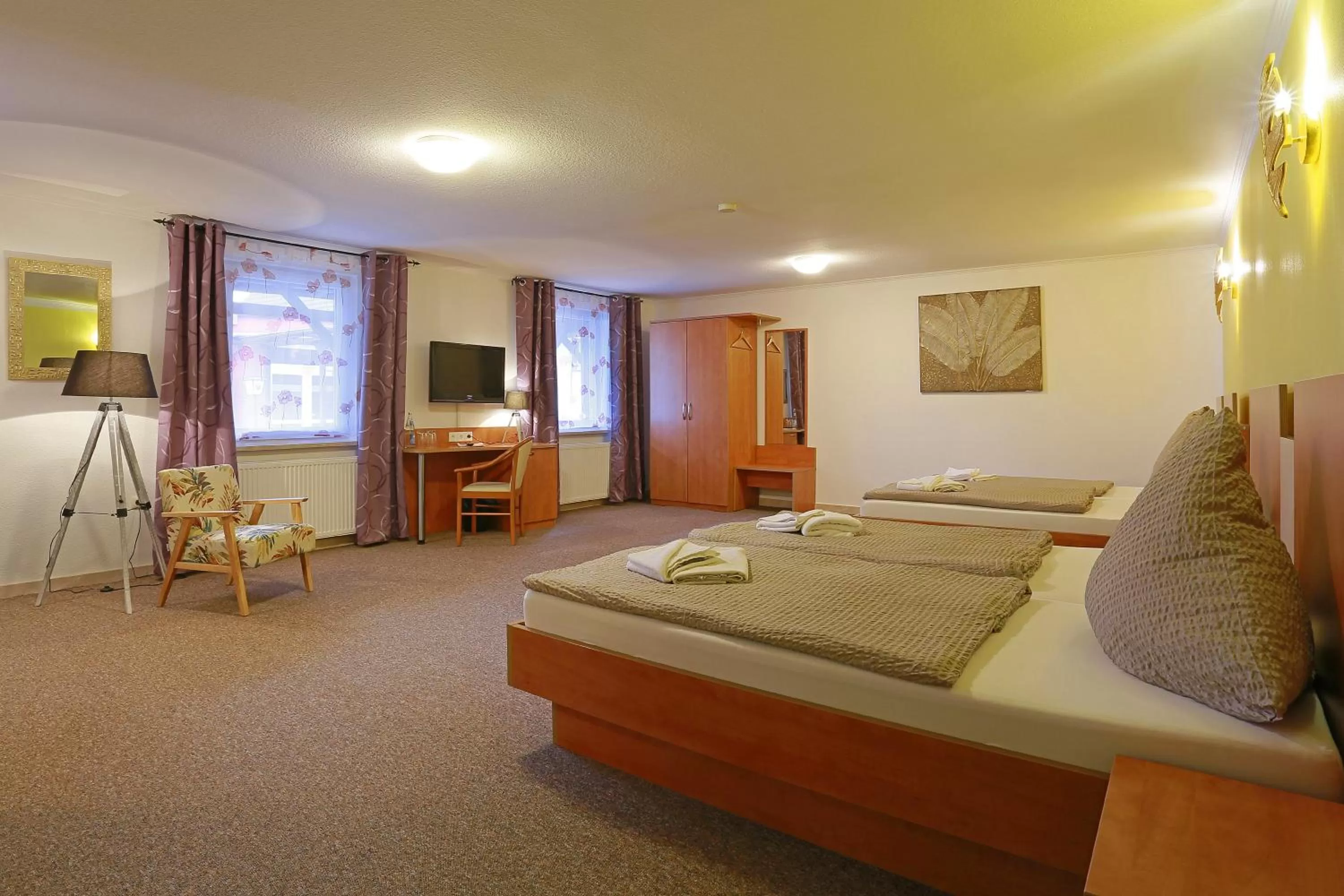 Photo of the whole room, Bed in Landhotel & Brauhaus Prignitzer Hof