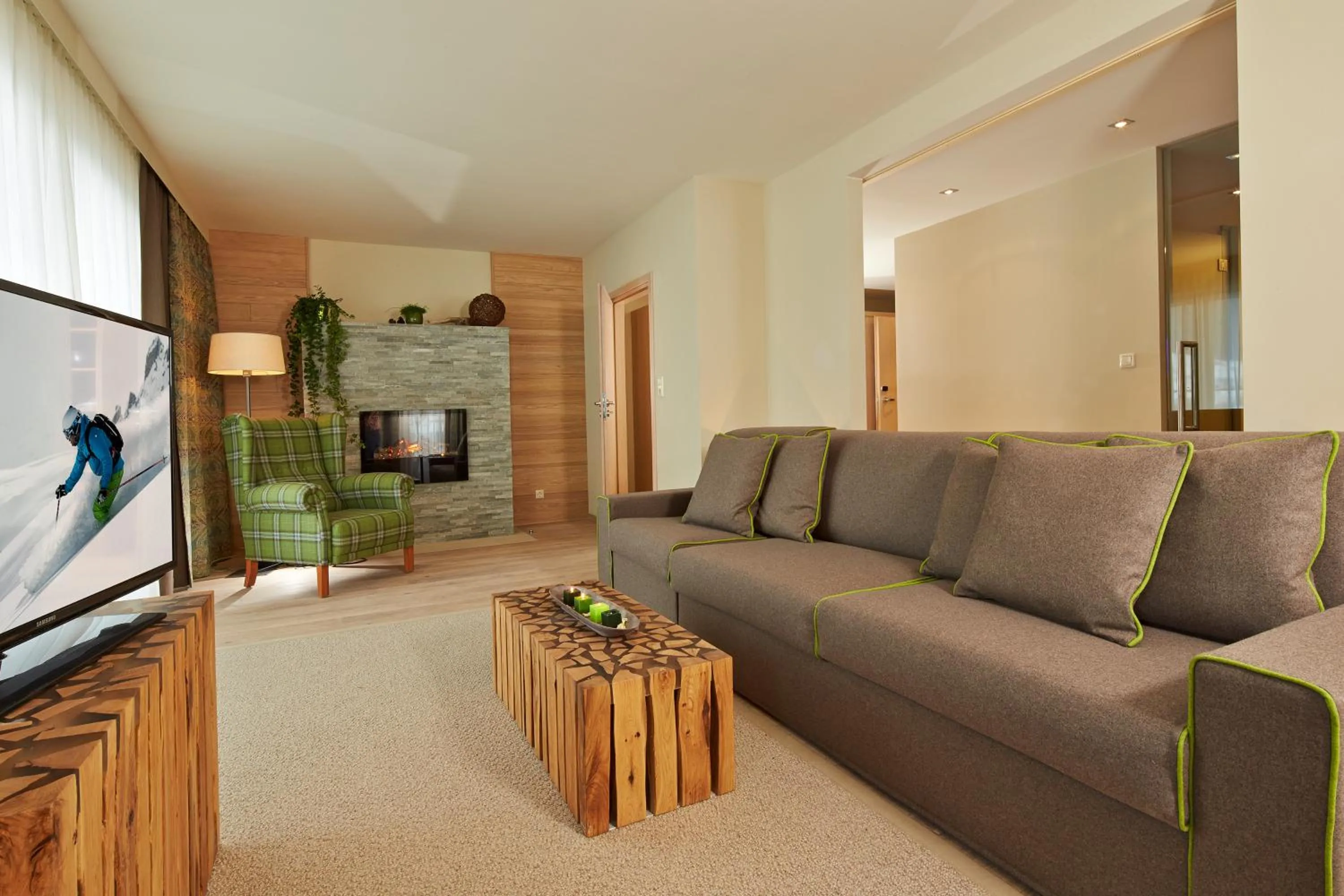 Communal lounge/ TV room in Alpeiner - Nature Resort Tirol