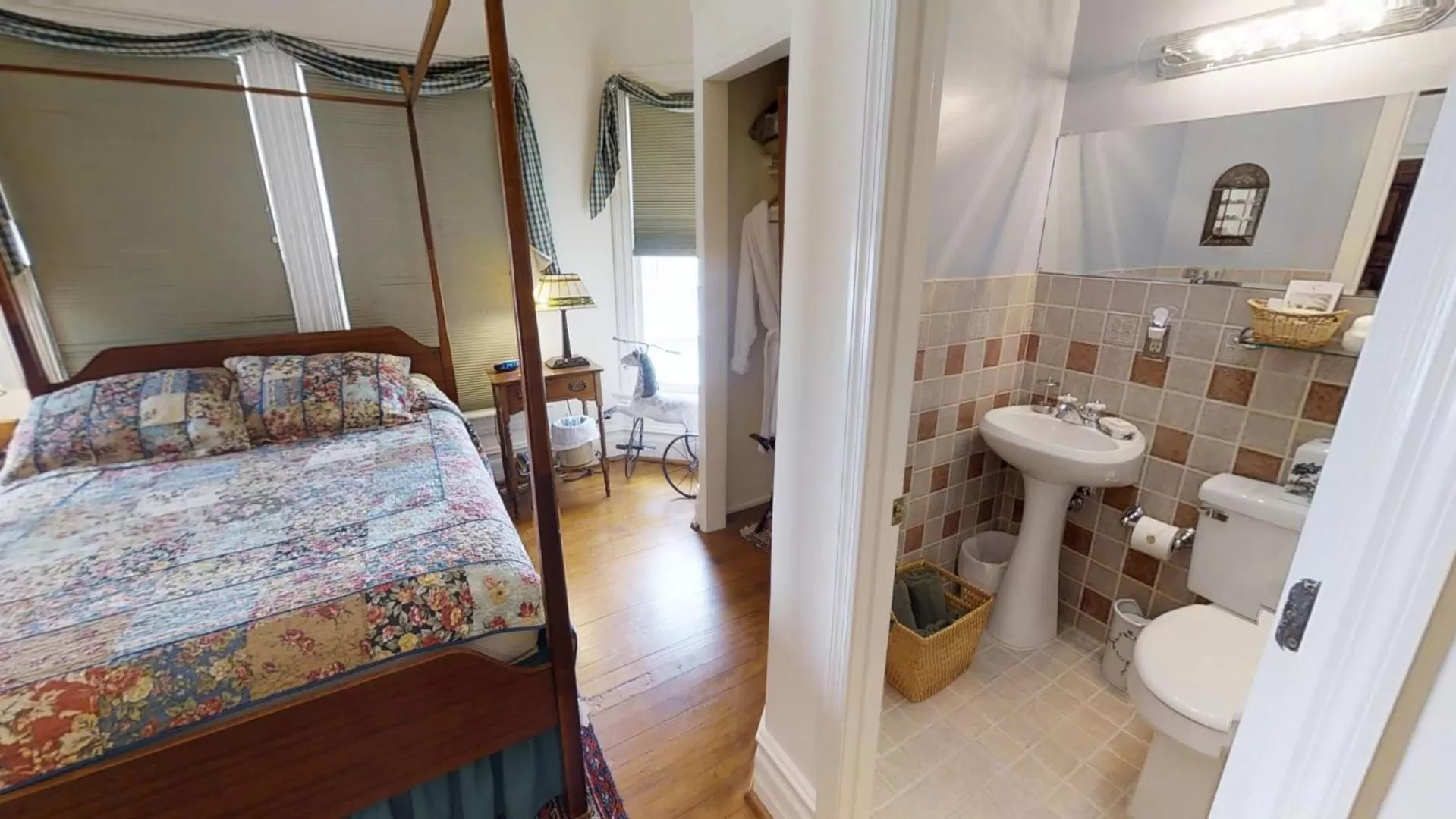 Bed in Hanna House Bed & Breakfast