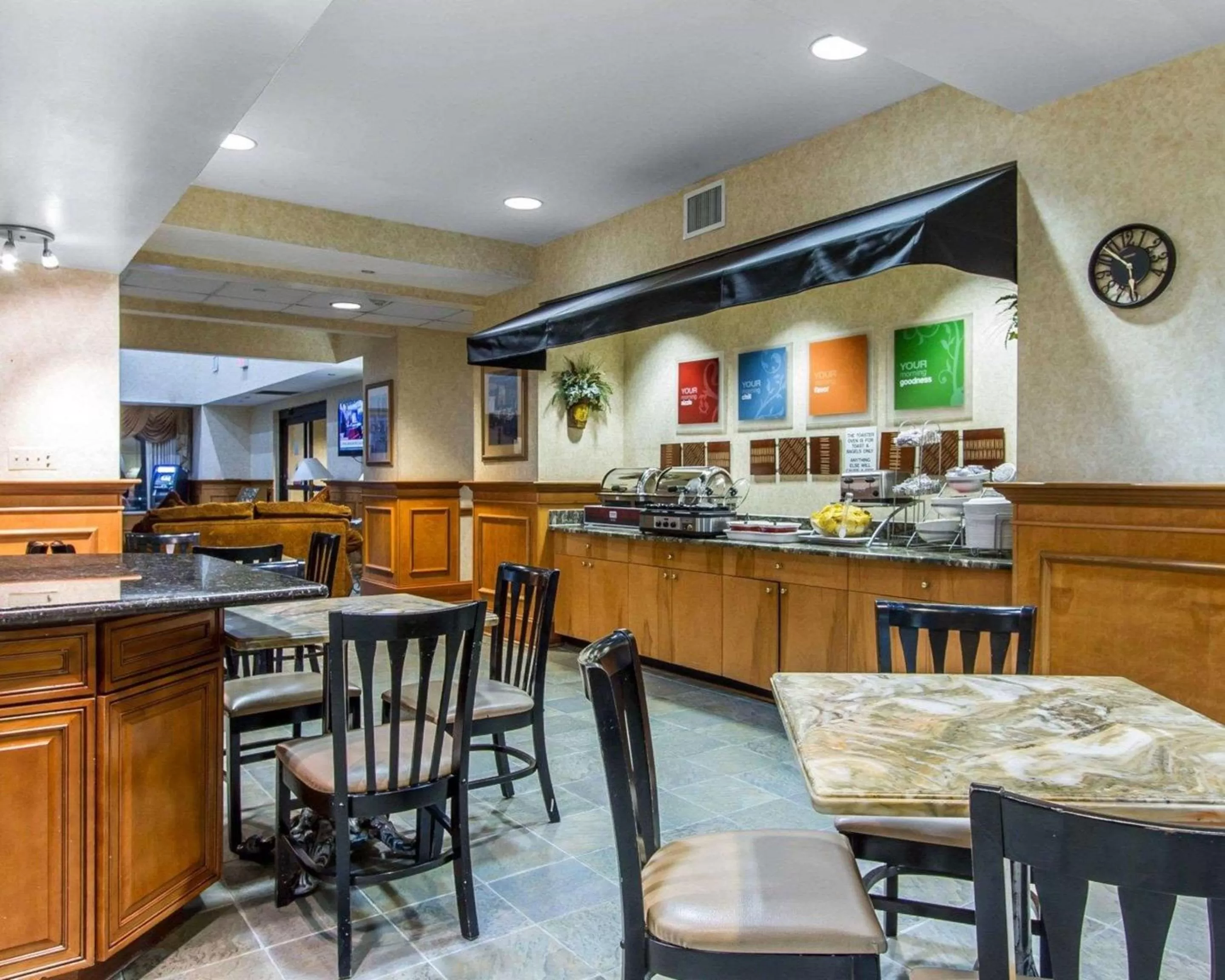 Restaurant/places to eat in Comfort Suites Kenner