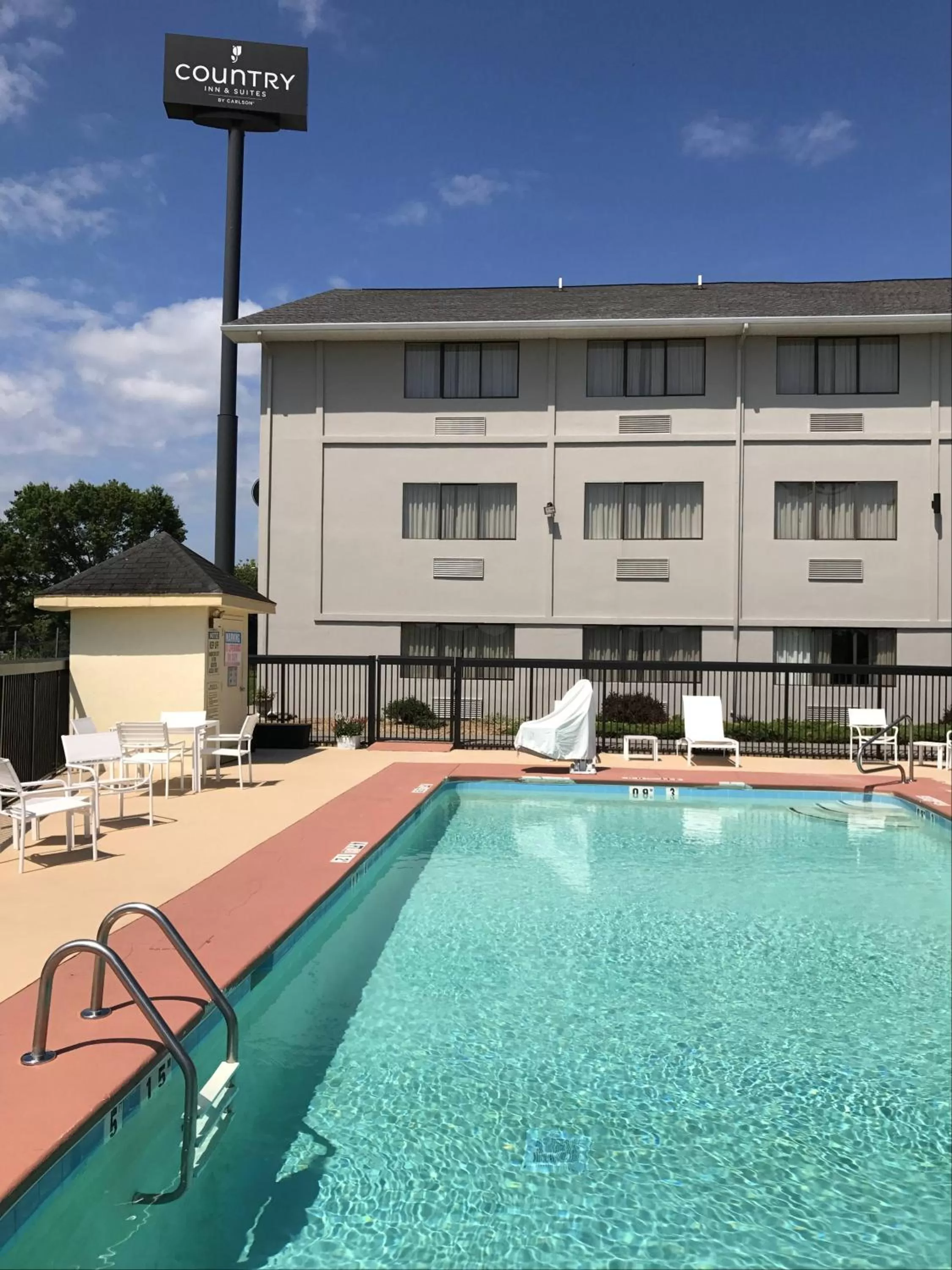 Swimming pool in Country Inn & Suites by Radisson, Abingdon, VA