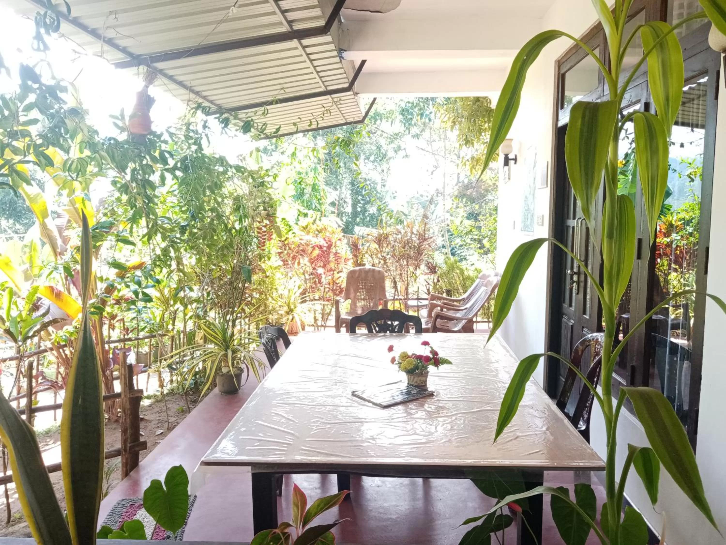 Restaurant/Places to Eat in Littleadems View