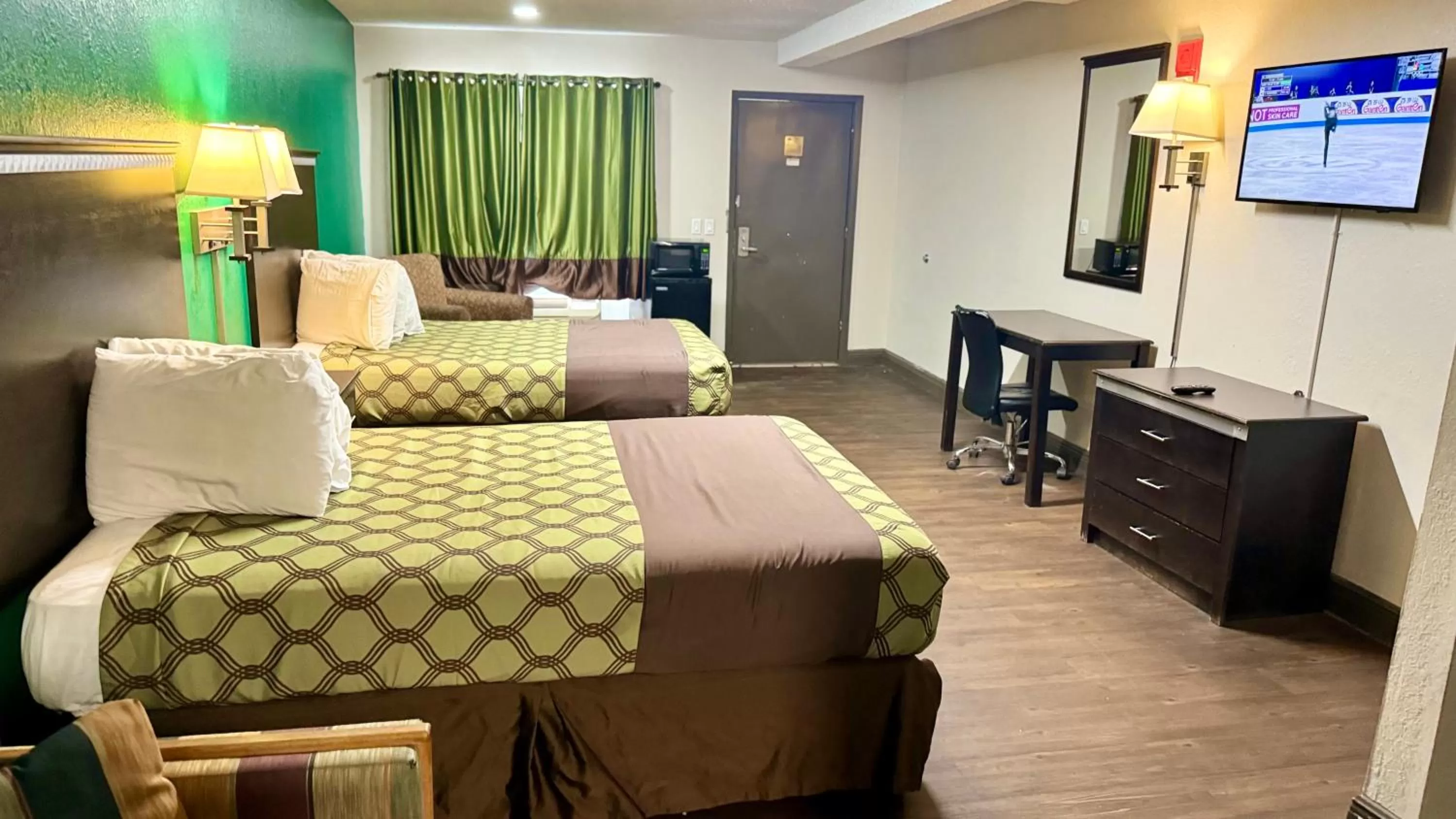 Bed in Rodeway Inn Georgetown