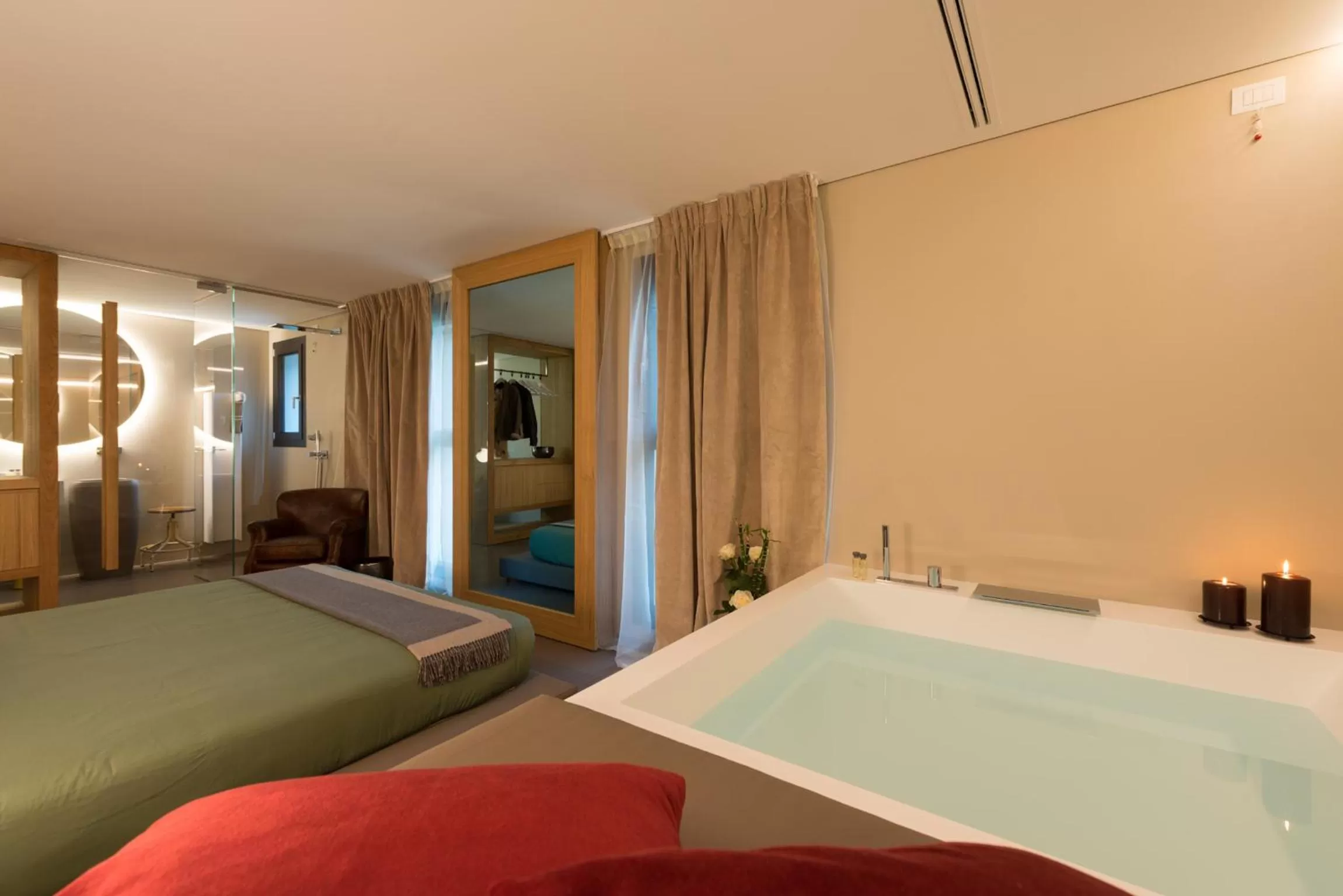 Bathroom, Bed in Locanda Black and White Sondrio