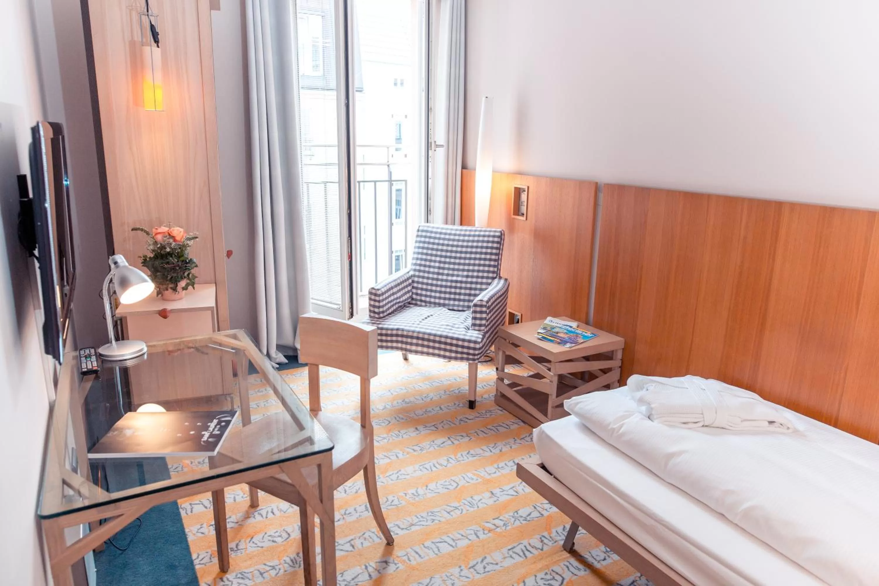 Bed in Hotel Bleibtreu Berlin by Golden Tulip