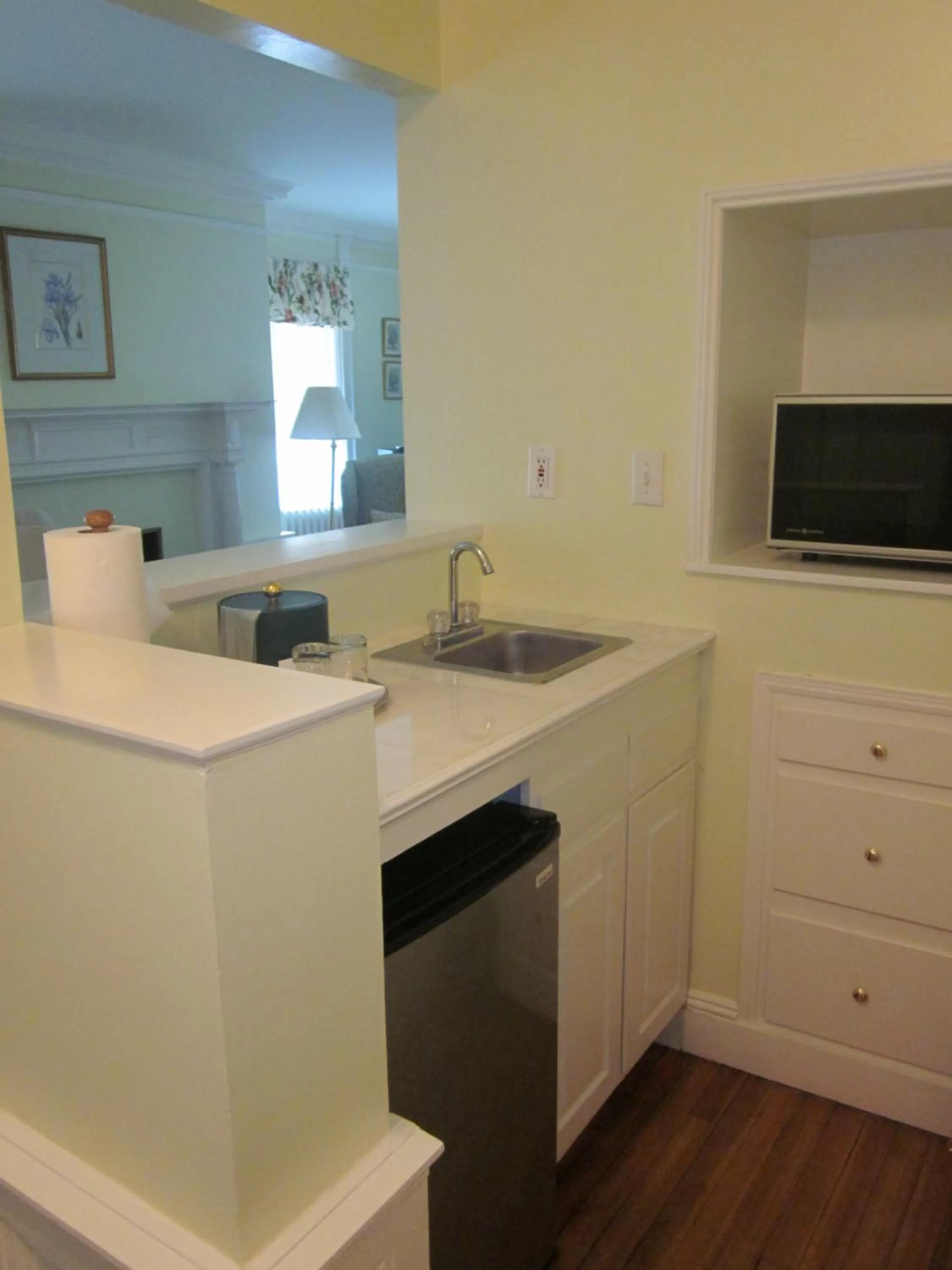 Kitchen or kitchenette in Stanton House Inn