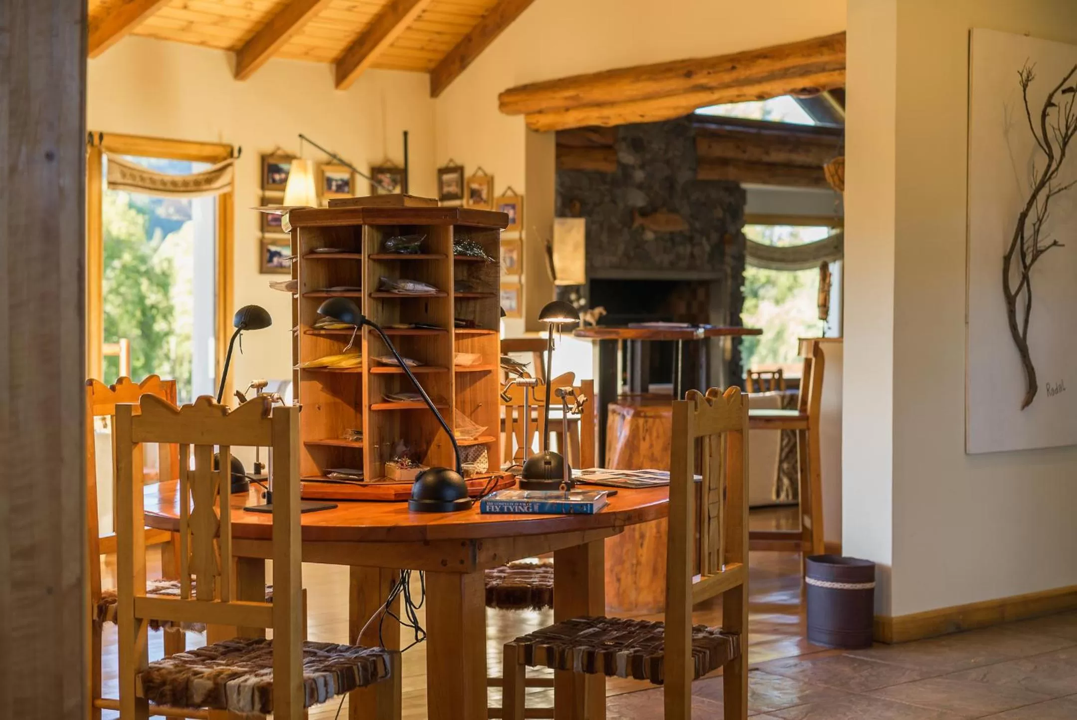 Lounge or bar in Challhuaquen Lodge