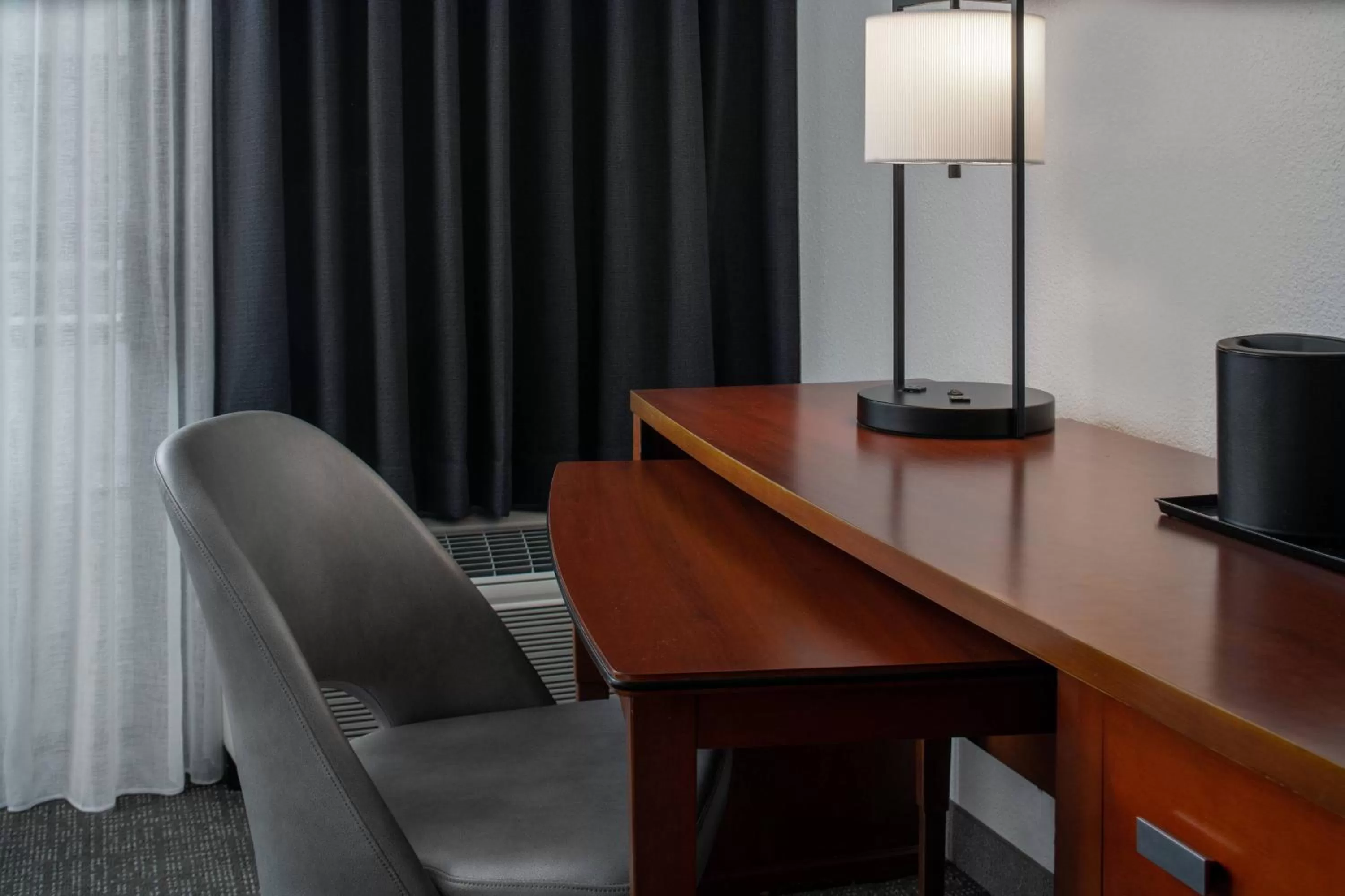 Photo of the whole room in Courtyard by Marriott Memphis East/Park Avenue