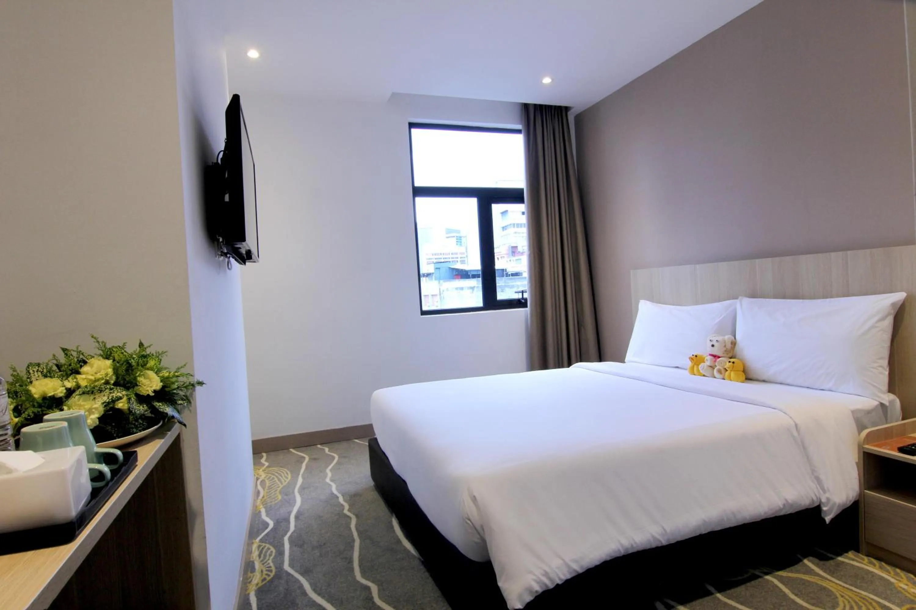 Photo of the whole room, Bed in Pacific Express Hotel Chinatown