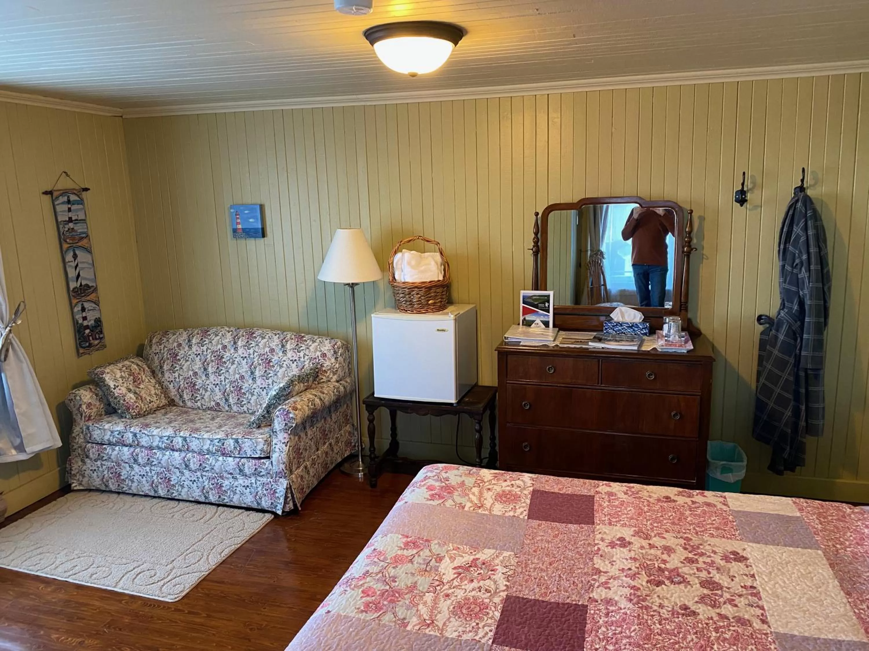 Photo of the whole room, Bed in La Maison entre Mer Montagnes