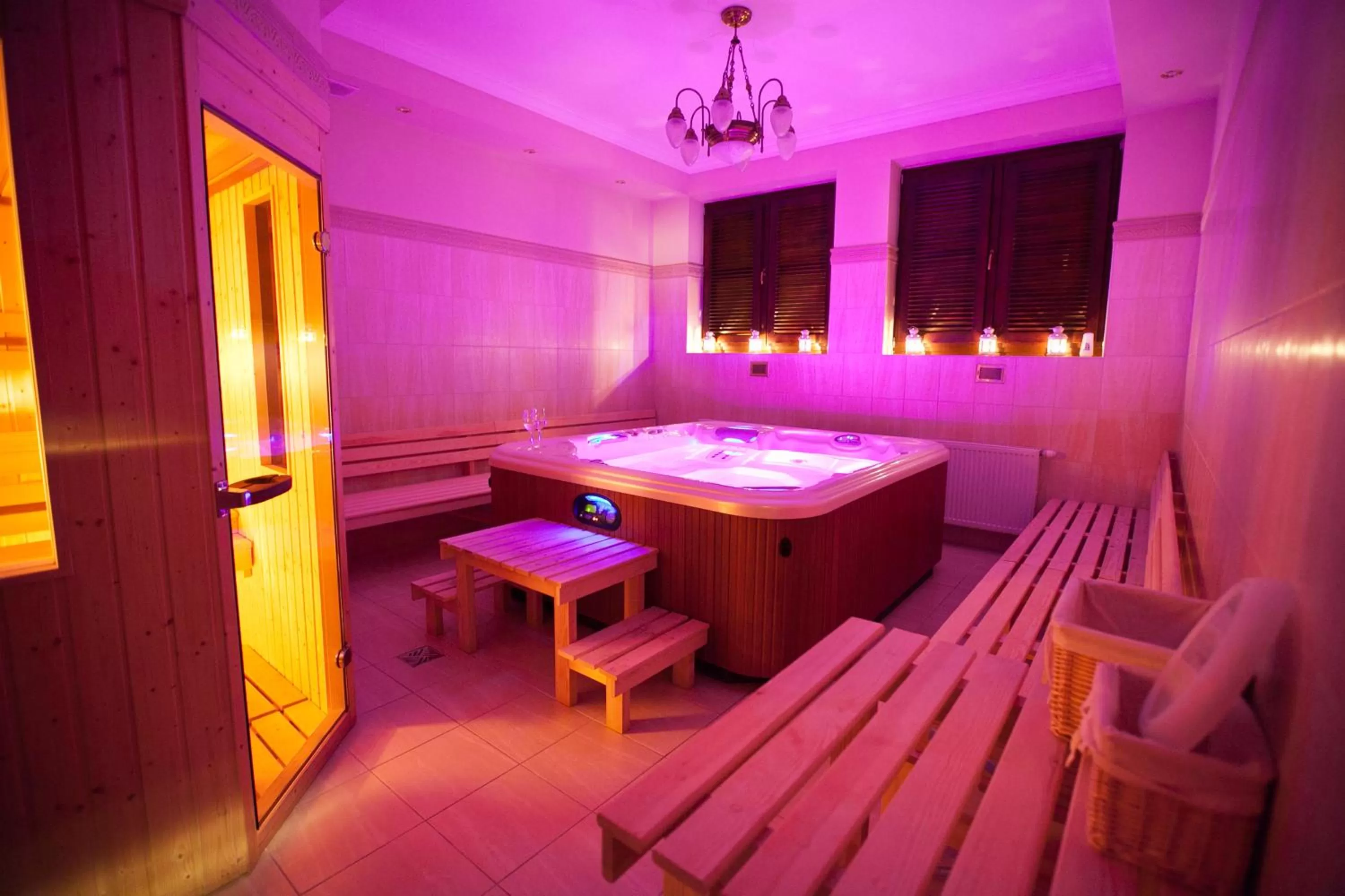 Hot Spring Bath in Hotel Sarmata Zespół Dworski