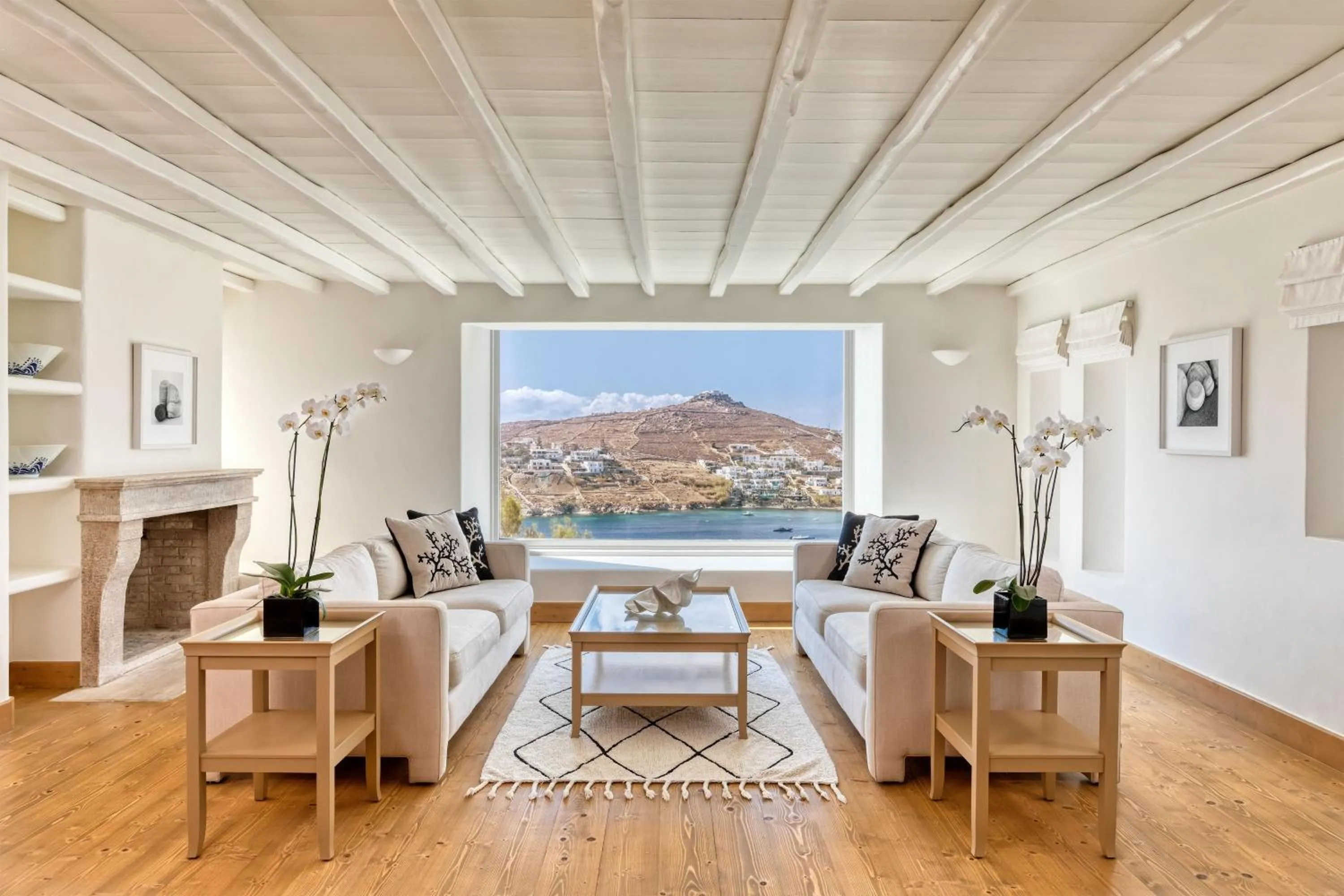 Lounge or bar in Santa Marina, A Luxury Collection Resort, Mykonos
