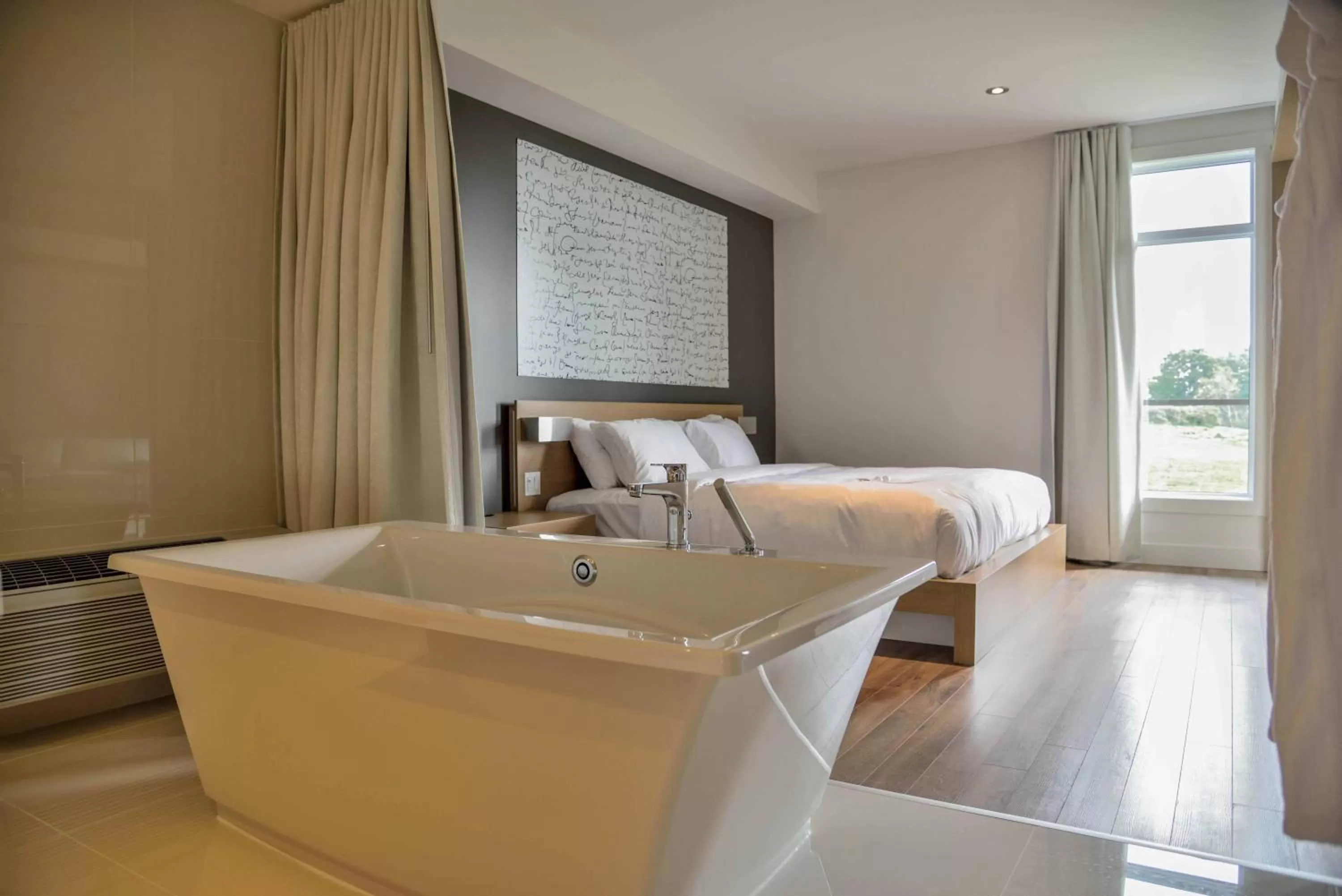 Bathroom, Bed in La Cache du Golf