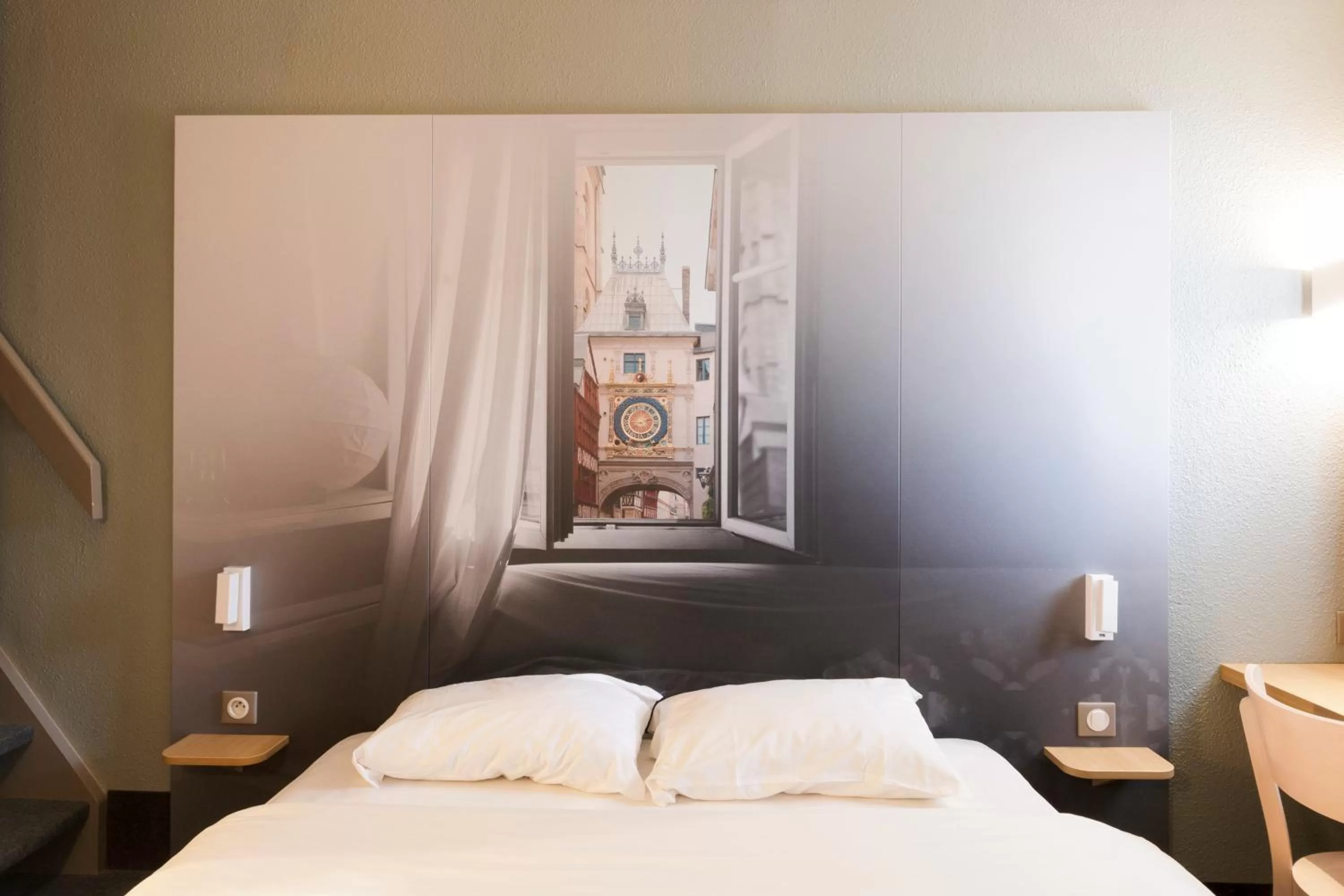 Bedroom, Bed in B&B HOTEL Rouen Parc des Expos Zénith