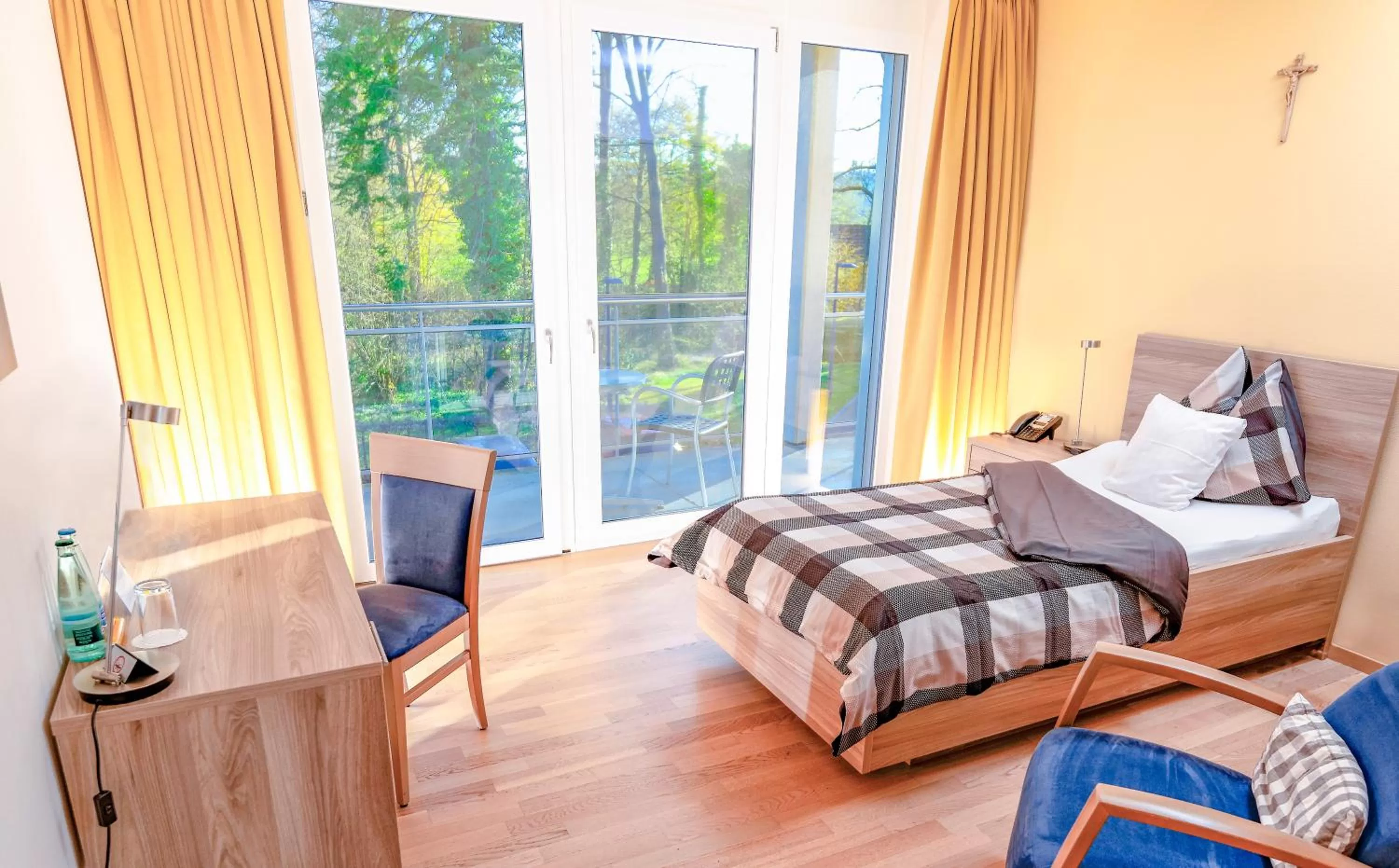 Photo of the whole room, Bed in Hotel Restaurant Sokrates