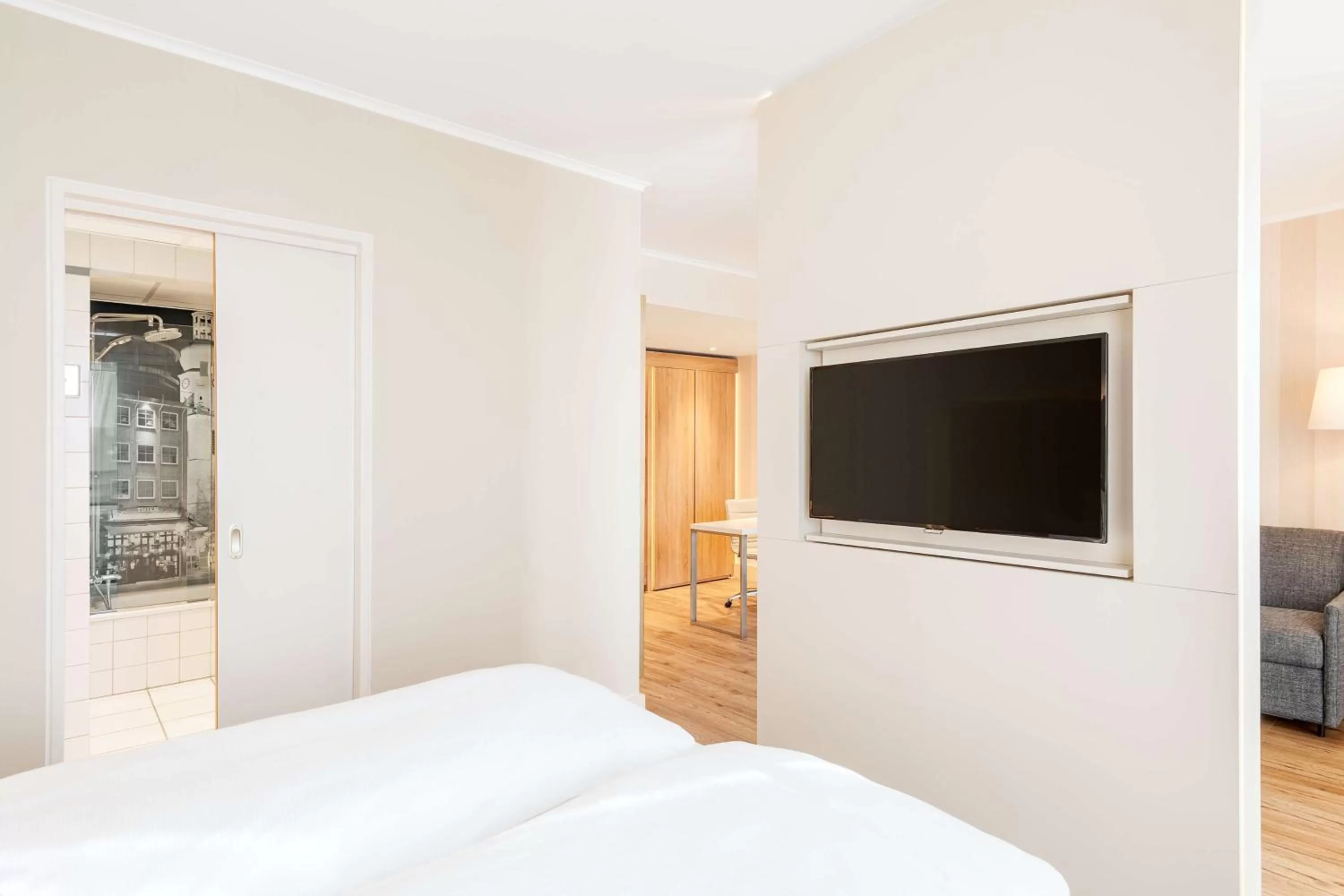 Junior Suite with Inner Courtyard View in NH Dortmund